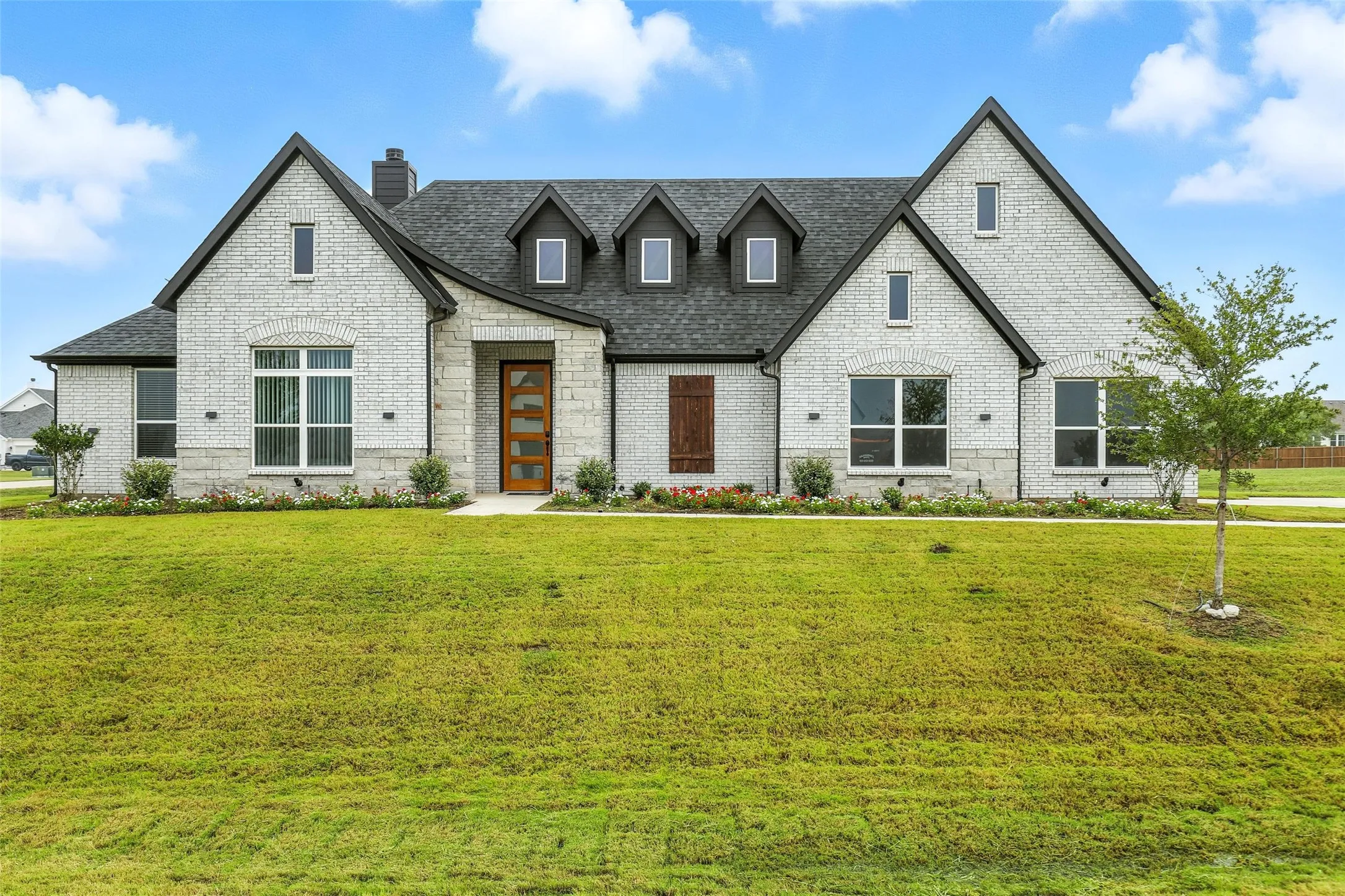 Single Family Residence For Sale in Ellis County , 3141 Claire Drive, Midlothian, Texas 76065, 4 Bedroom, 3 Bathroom, 2 Garage spaces, 2,239 Sqft, built in 2023, mls#21319018, Real Estate Agent in Midlothian, Homes For Sale in Ellis county, Homes For Sale in Midlothian, Realtor in Midlothian Texas, Real Estate Brokerage Independent Realty Texas, Luminita Cordes Realtor