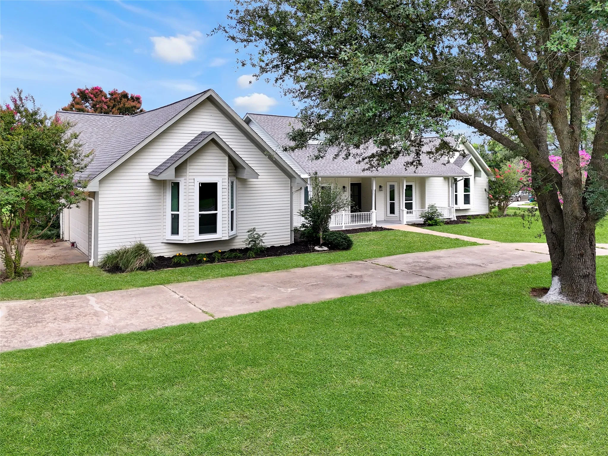 Single Family Residence For Sale in Denton County , 3128 Darby Lane, Denton, Texas 76207, 4 Bedroom, 3 Bathroom, 2 Garage spaces, 2,332 Sqft, built in 1984, mls#21318954, Real Estate Agent in Denton, Homes For Sale in Denton county, Homes For Sale in Denton, Realtor in Denton Texas, Real Estate Brokerage Independent Realty Texas, Luminita Cordes Realtor