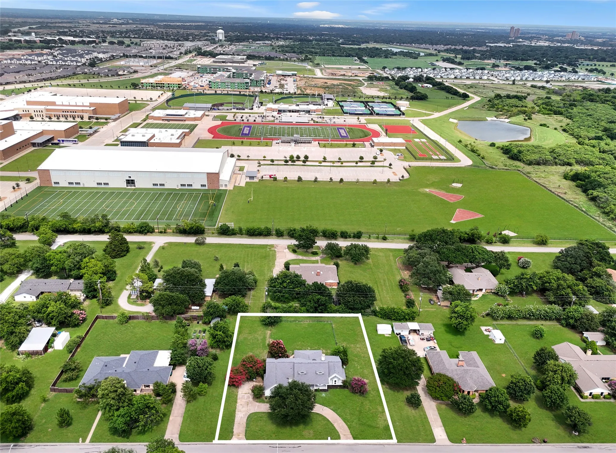Single Family Residence For Sale in Denton County , 3128 Darby Lane, Denton, Texas 76207, 4 Bedroom, 3 Bathroom, 2 Garage spaces, 2,332 Sqft, built in 1984, mls#21318954, Real Estate Agent in Denton, Homes For Sale in Denton county, Homes For Sale in Denton, Realtor in Denton Texas, Real Estate Brokerage Independent Realty Texas, Luminita Cordes Realtor