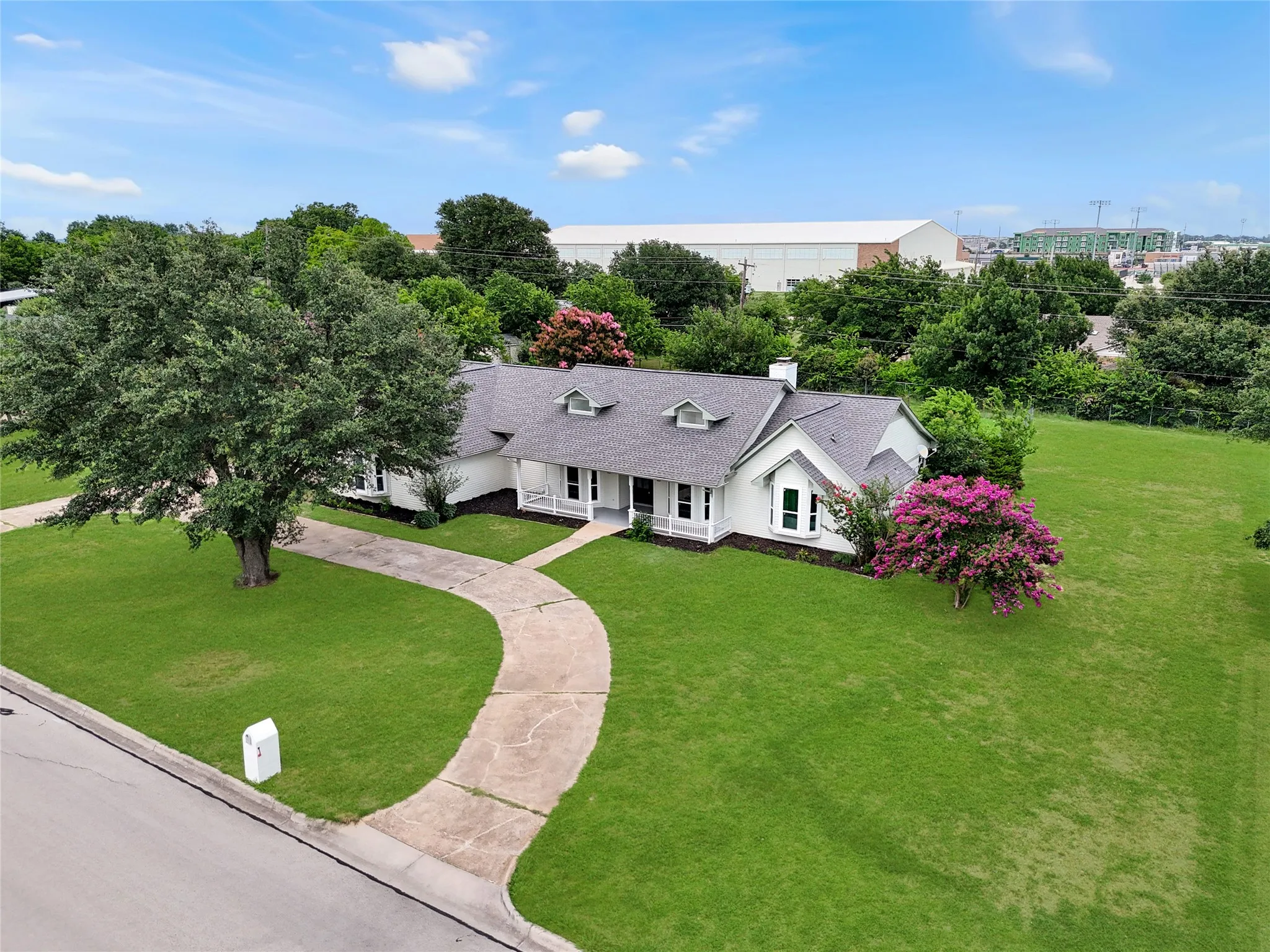 Single Family Residence For Sale in Denton County , 3128 Darby Lane, Denton, Texas 76207, 4 Bedroom, 3 Bathroom, 2 Garage spaces, 2,332 Sqft, built in 1984, mls#21318954, Real Estate Agent in Denton, Homes For Sale in Denton county, Homes For Sale in Denton, Realtor in Denton Texas, Real Estate Brokerage Independent Realty Texas, Luminita Cordes Realtor