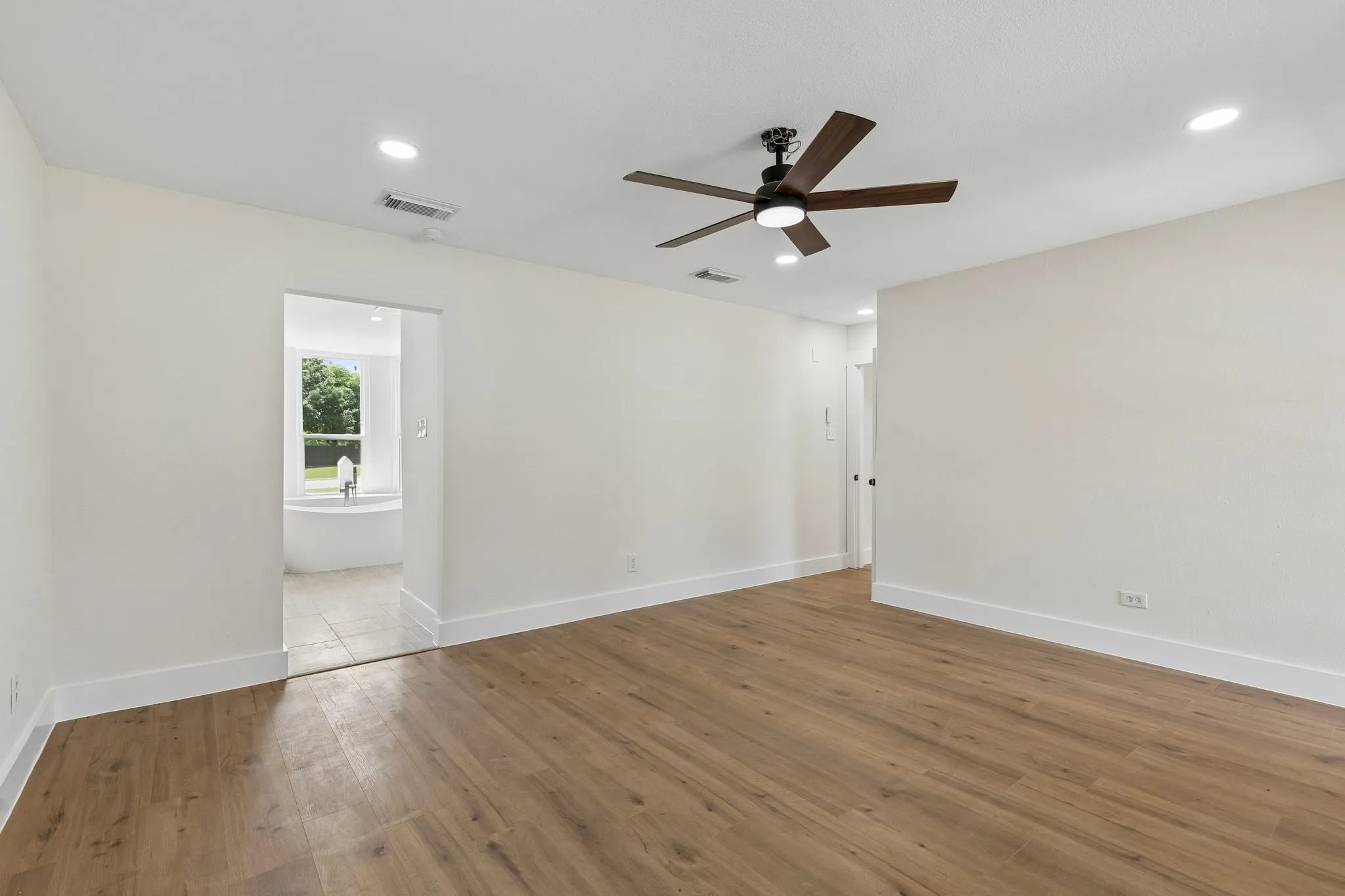 Single Family Residence For Sale in Denton County , 3128 Darby Lane, Denton, Texas 76207, 4 Bedroom, 3 Bathroom, 2 Garage spaces, 2,332 Sqft, built in 1984, mls#21318954, Real Estate Agent in Denton, Homes For Sale in Denton county, Homes For Sale in Denton, Realtor in Denton Texas, Real Estate Brokerage Independent Realty Texas, Luminita Cordes Realtor