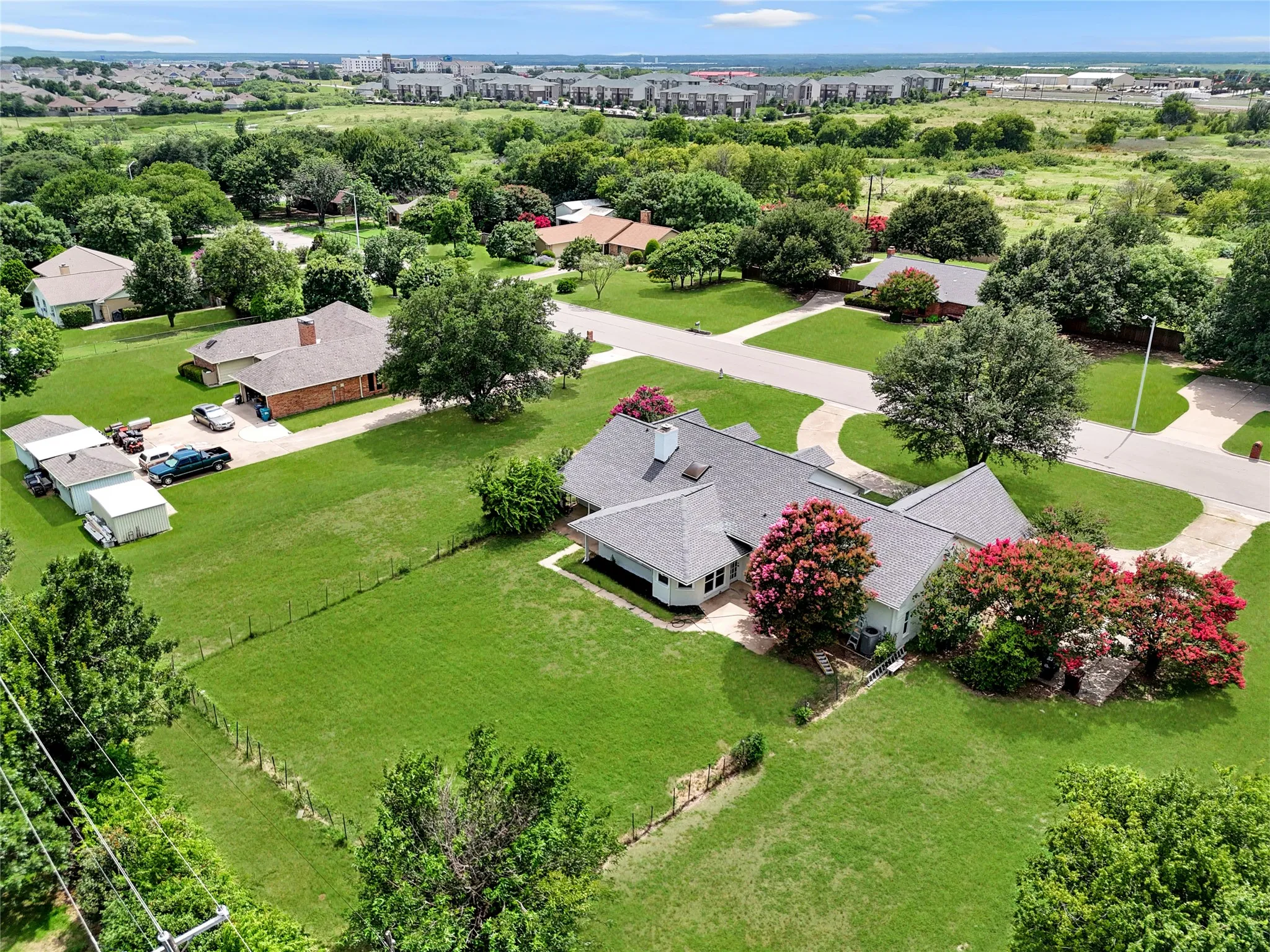 Single Family Residence For Sale in Denton County , 3128 Darby Lane, Denton, Texas 76207, 4 Bedroom, 3 Bathroom, 2 Garage spaces, 2,332 Sqft, built in 1984, mls#21318954, Real Estate Agent in Denton, Homes For Sale in Denton county, Homes For Sale in Denton, Realtor in Denton Texas, Real Estate Brokerage Independent Realty Texas, Luminita Cordes Realtor