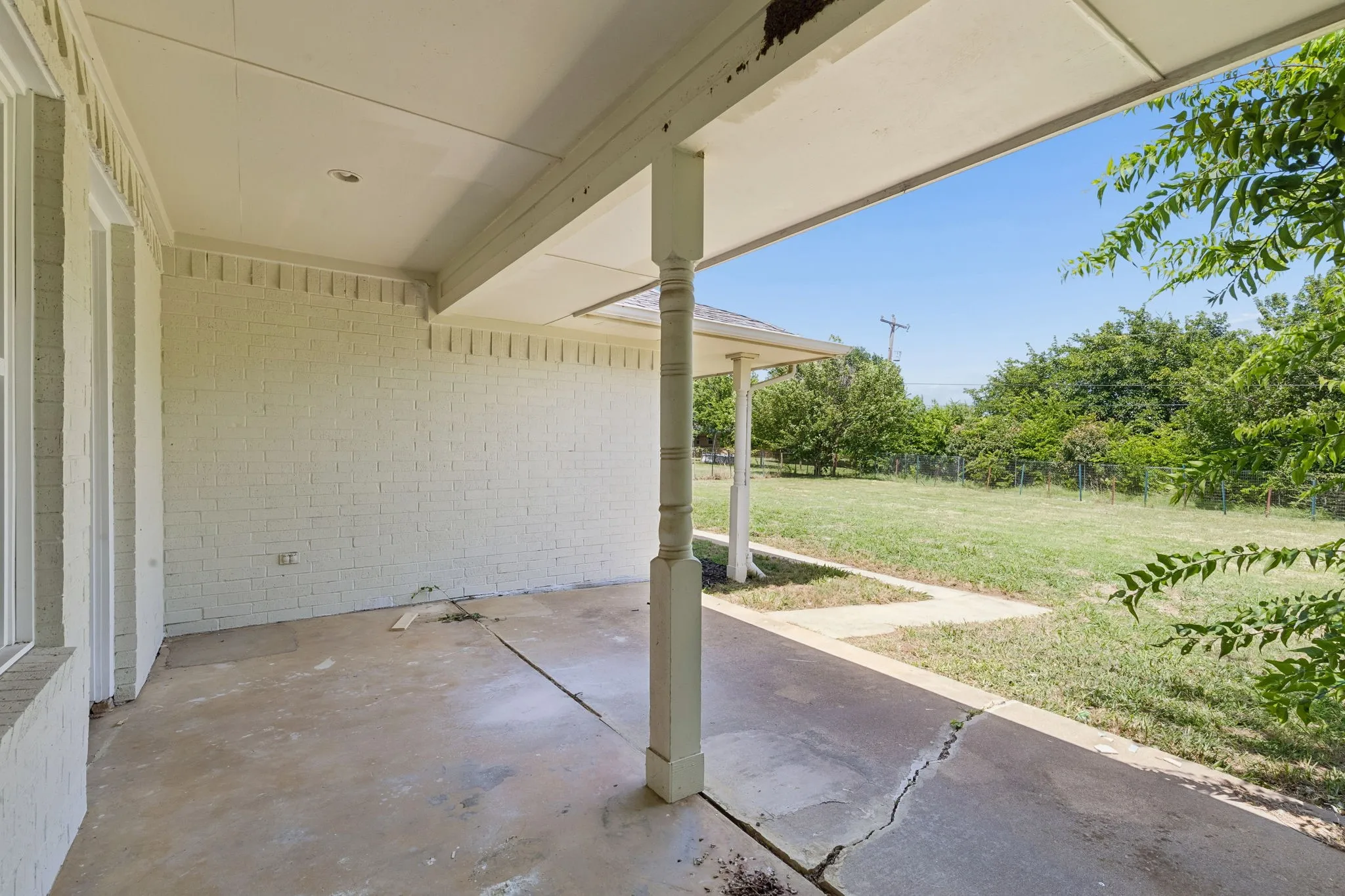 Single Family Residence For Sale in Denton County , 3128 Darby Lane, Denton, Texas 76207, 4 Bedroom, 3 Bathroom, 2 Garage spaces, 2,332 Sqft, built in 1984, mls#21318954, Real Estate Agent in Denton, Homes For Sale in Denton county, Homes For Sale in Denton, Realtor in Denton Texas, Real Estate Brokerage Independent Realty Texas, Luminita Cordes Realtor