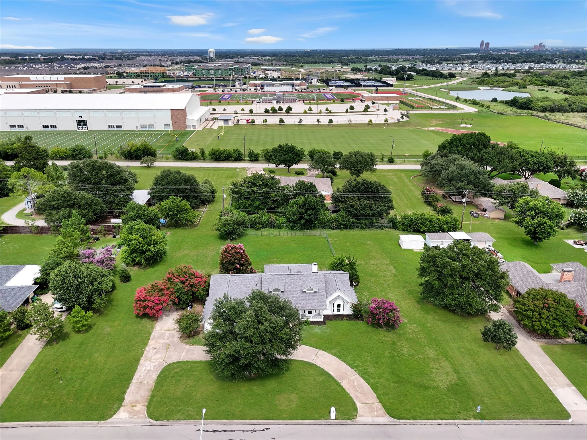 Single Family Residence For Sale in Denton County , 3128 Darby Lane, Denton, Texas 76207, 4 Bedroom, 3 Bathroom, 2 Garage spaces, 2,332 Sqft, built in 1984, mls#21318954, Real Estate Agent in Denton, Homes For Sale in Denton county, Homes For Sale in Denton, Realtor in Denton Texas, Real Estate Brokerage Independent Realty Texas, Luminita Cordes Realtor
