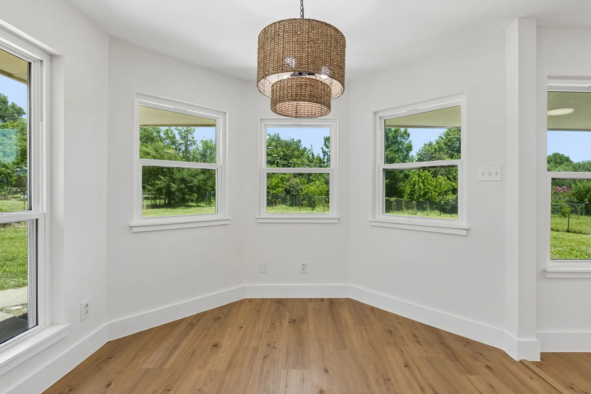 Single Family Residence For Sale in Denton County , 3128 Darby Lane, Denton, Texas 76207, 4 Bedroom, 3 Bathroom, 2 Garage spaces, 2,332 Sqft, built in 1984, mls#21318954, Real Estate Agent in Denton, Homes For Sale in Denton county, Homes For Sale in Denton, Realtor in Denton Texas, Real Estate Brokerage Independent Realty Texas, Luminita Cordes Realtor