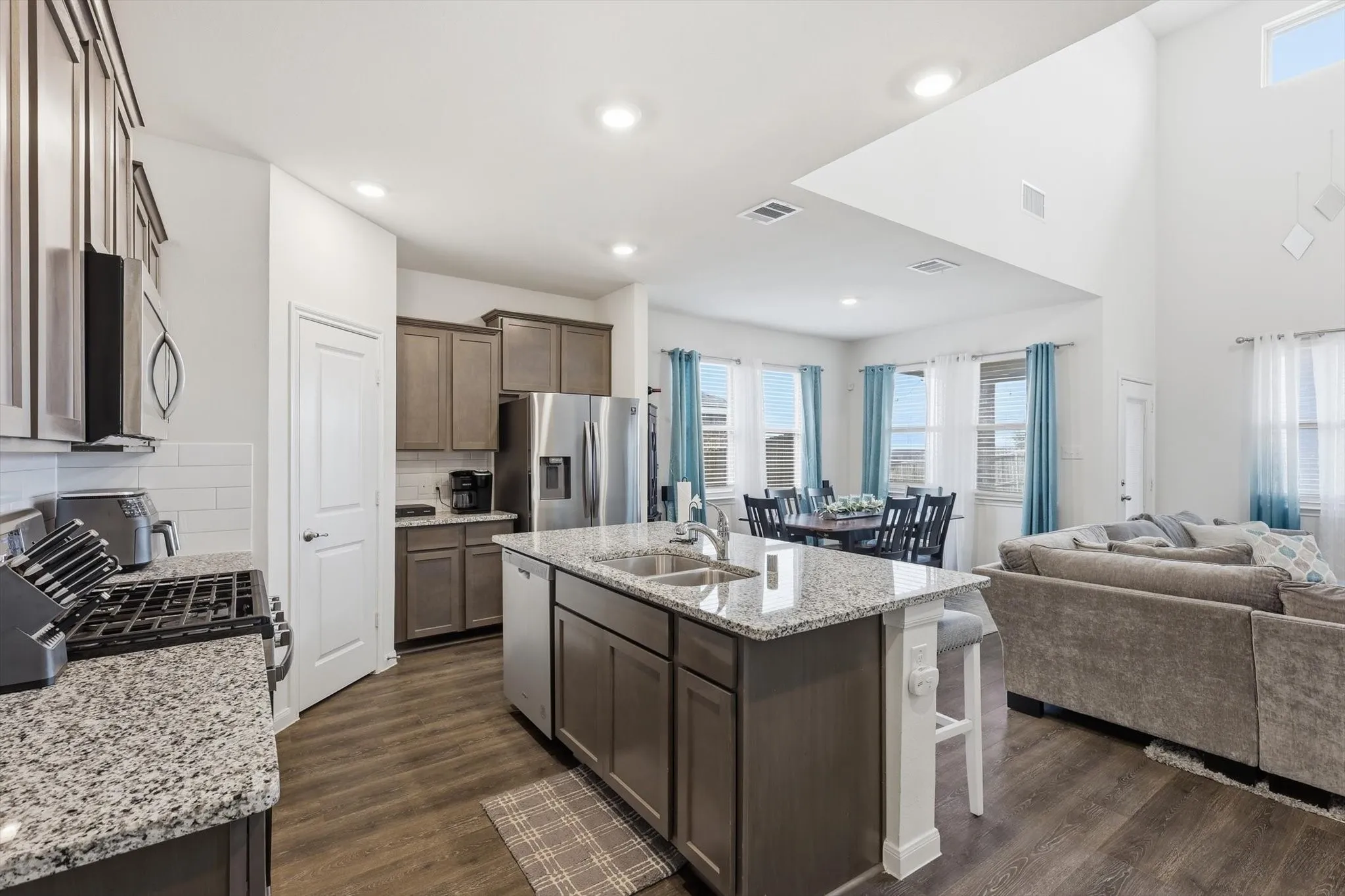 Single Family Residence For Sale in Collin County , 1010 Western Way, Princeton, Texas 75407, 4 Bedroom, 3 Bathroom, 2 Garage spaces, 2,193 Sqft, built in 2021, mls#21319024, Real Estate Agent in Princeton, Homes For Sale in Collin county, Homes For Sale in Princeton, Realtor in Princeton Texas, Real Estate Brokerage Independent Realty Texas, Luminita Cordes Realtor