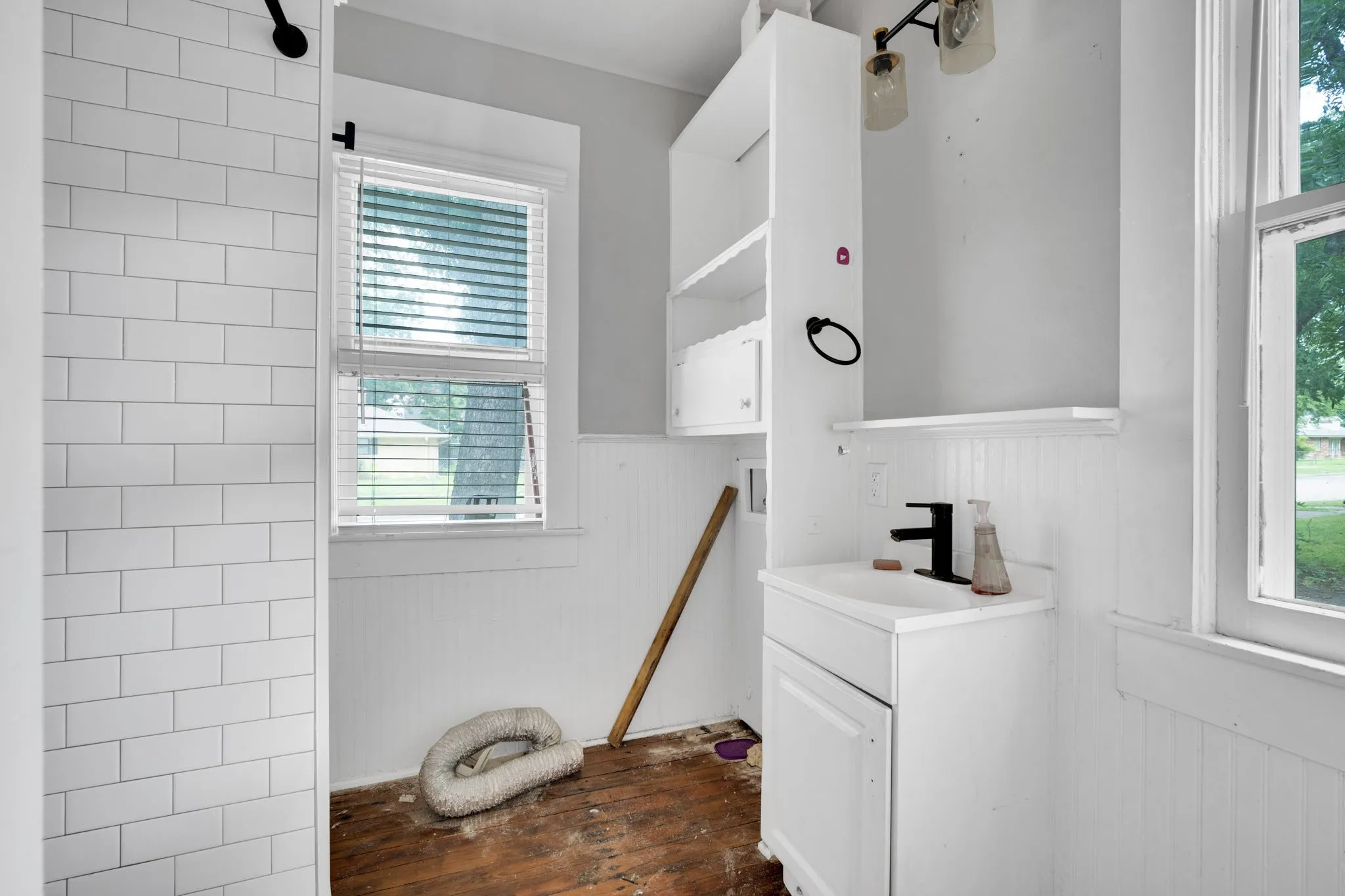 Duplex For Sale in Ellis County , 208 W Denton Street, Ennis, Texas 75119, 3 Bedrooms, 2 Bathrooms, Garage spaces, 0 Sqft, built in 1948, Price $250,000, mls#21319033, Real Estate Agent in Ennis, Homes For Sale in Ellis county, Homes For Sale in Ennis, Realtor in Ennis Texas, Real Estate Brokerage Independent Realty Texas, Luminita Cordes Realtor