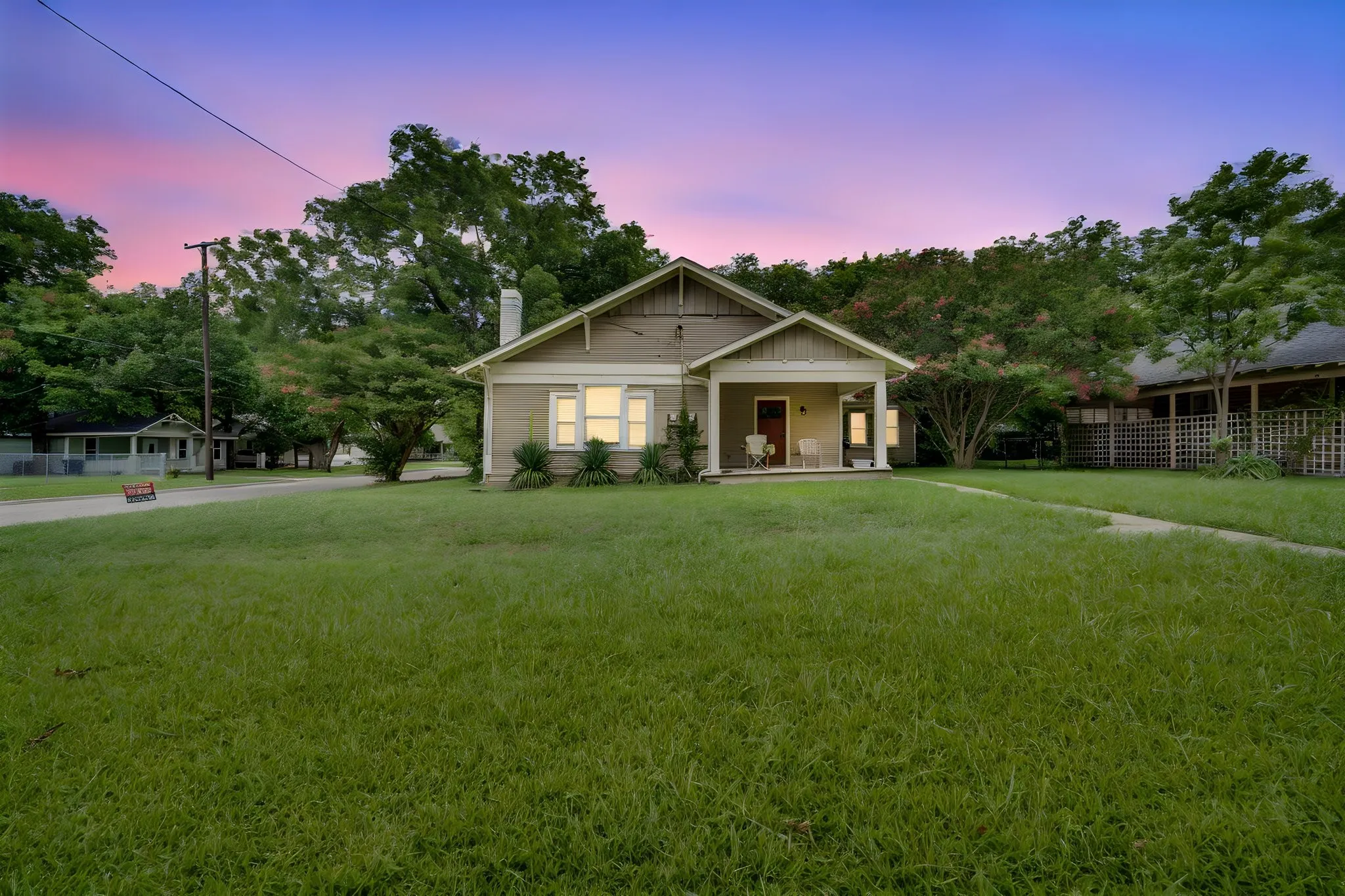 Duplex For Sale in Ellis County , 208 W Denton Street, Ennis, Texas 75119, 3 Bedrooms, 2 Bathrooms, Garage spaces, 0 Sqft, built in 1948, Price $250,000, mls#21319033, Real Estate Agent in Ennis, Homes For Sale in Ellis county, Homes For Sale in Ennis, Realtor in Ennis Texas, Real Estate Brokerage Independent Realty Texas, Luminita Cordes Realtor