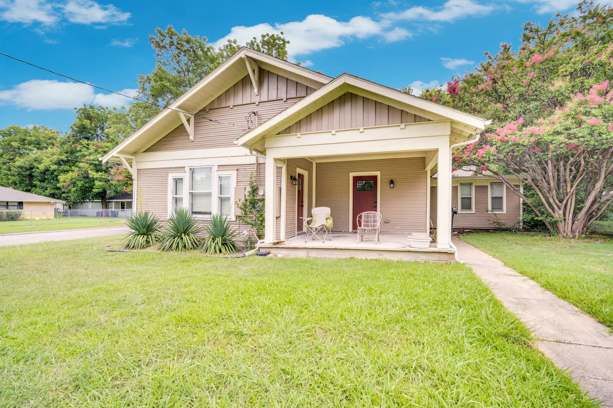Duplex For Sale in Ellis County , 208 W Denton Street, Ennis, Texas 75119, 3 Bedrooms, 2 Bathrooms, Garage spaces, 0 Sqft, built in 1948, Price $250,000, mls#21319033, Real Estate Agent in Ennis, Homes For Sale in Ellis county, Homes For Sale in Ennis, Realtor in Ennis Texas, Real Estate Brokerage Independent Realty Texas, Luminita Cordes Realtor