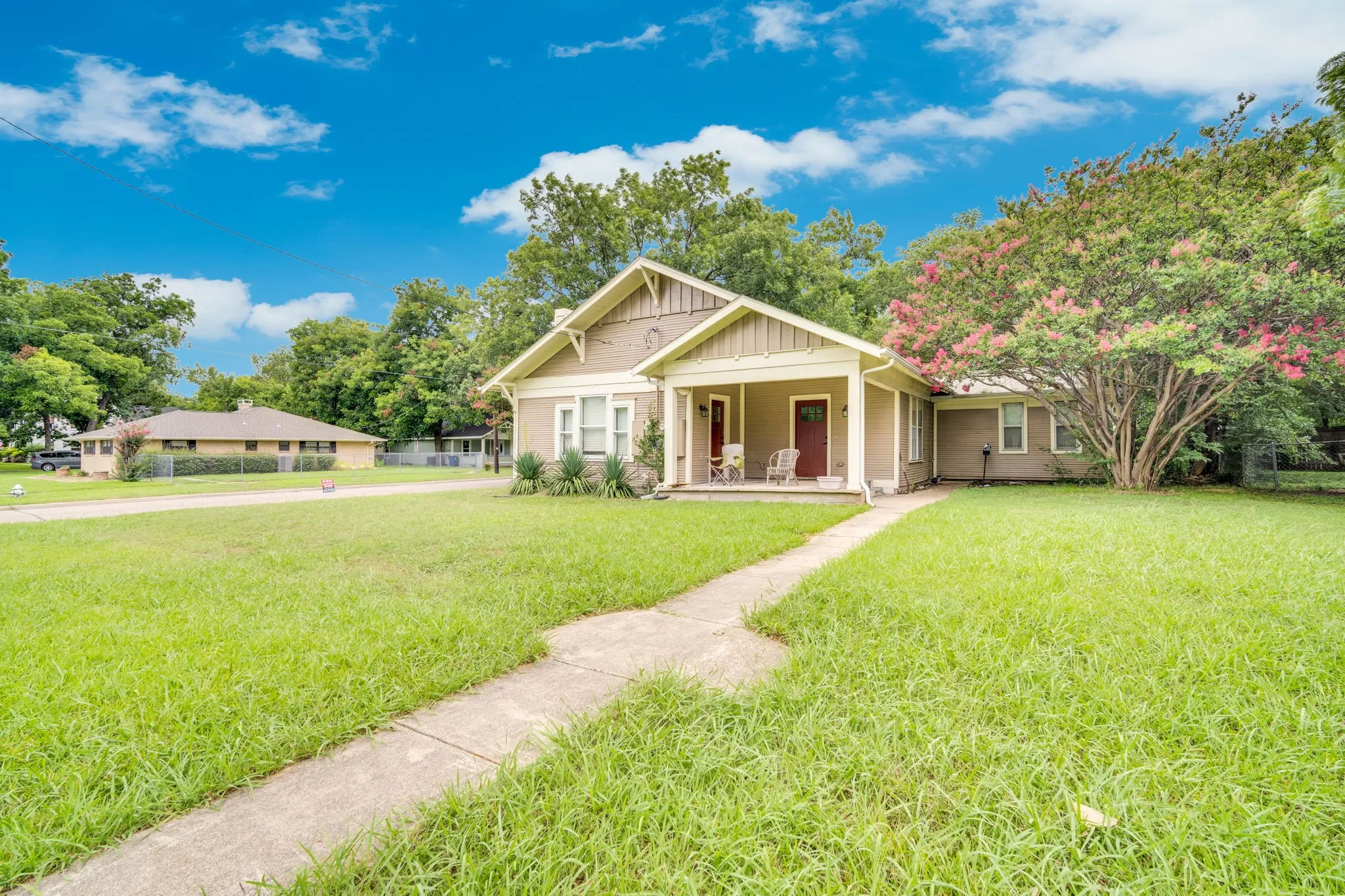 Duplex For Sale in Ellis County , 208 W Denton Street, Ennis, Texas 75119, 3 Bedrooms, 2 Bathrooms, Garage spaces, 0 Sqft, built in 1948, Price $250,000, mls#21319033, Real Estate Agent in Ennis, Homes For Sale in Ellis county, Homes For Sale in Ennis, Realtor in Ennis Texas, Real Estate Brokerage Independent Realty Texas, Luminita Cordes Realtor