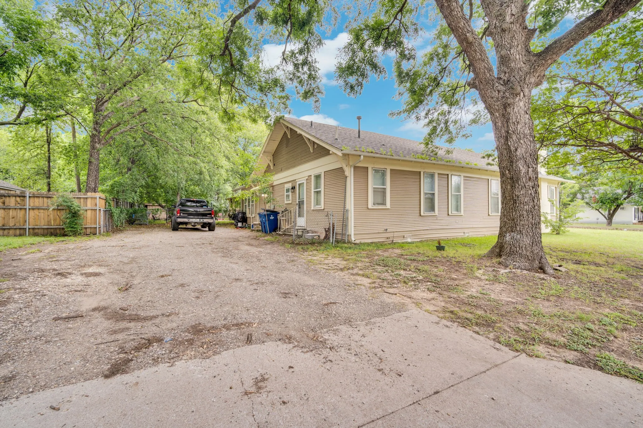 Duplex For Sale in Ellis County , 208 W Denton Street, Ennis, Texas 75119, 3 Bedrooms, 2 Bathrooms, Garage spaces, 0 Sqft, built in 1948, Price $250,000, mls#21319033, Real Estate Agent in Ennis, Homes For Sale in Ellis county, Homes For Sale in Ennis, Realtor in Ennis Texas, Real Estate Brokerage Independent Realty Texas, Luminita Cordes Realtor