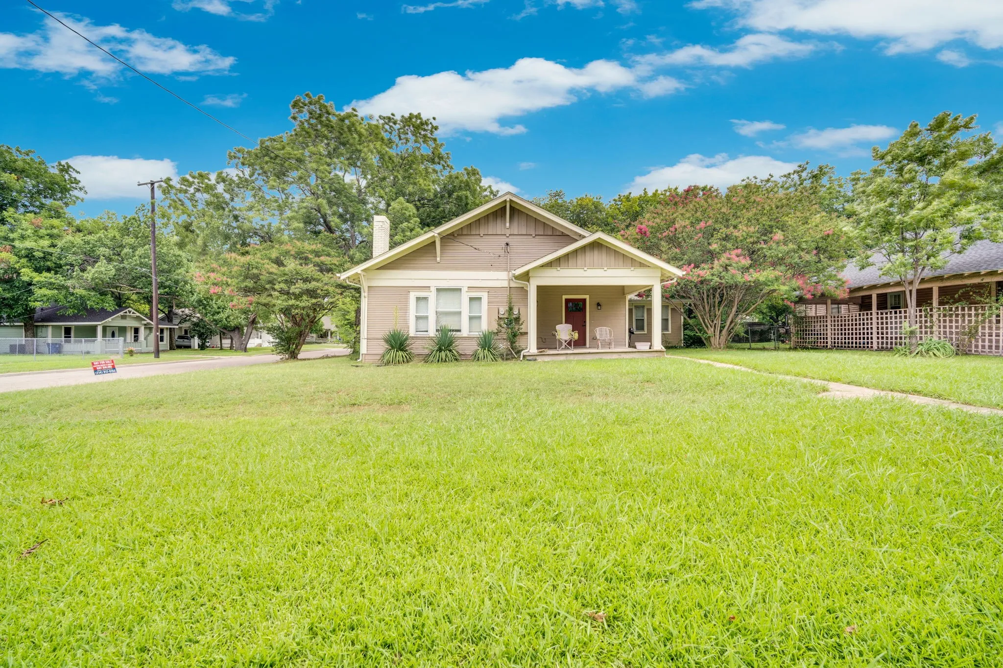 Duplex For Sale in Ellis County , 208 W Denton Street, Ennis, Texas 75119, 3 Bedrooms, 2 Bathrooms, Garage spaces, 0 Sqft, built in 1948, Price $250,000, mls#21319033, Real Estate Agent in Ennis, Homes For Sale in Ellis county, Homes For Sale in Ennis, Realtor in Ennis Texas, Real Estate Brokerage Independent Realty Texas, Luminita Cordes Realtor