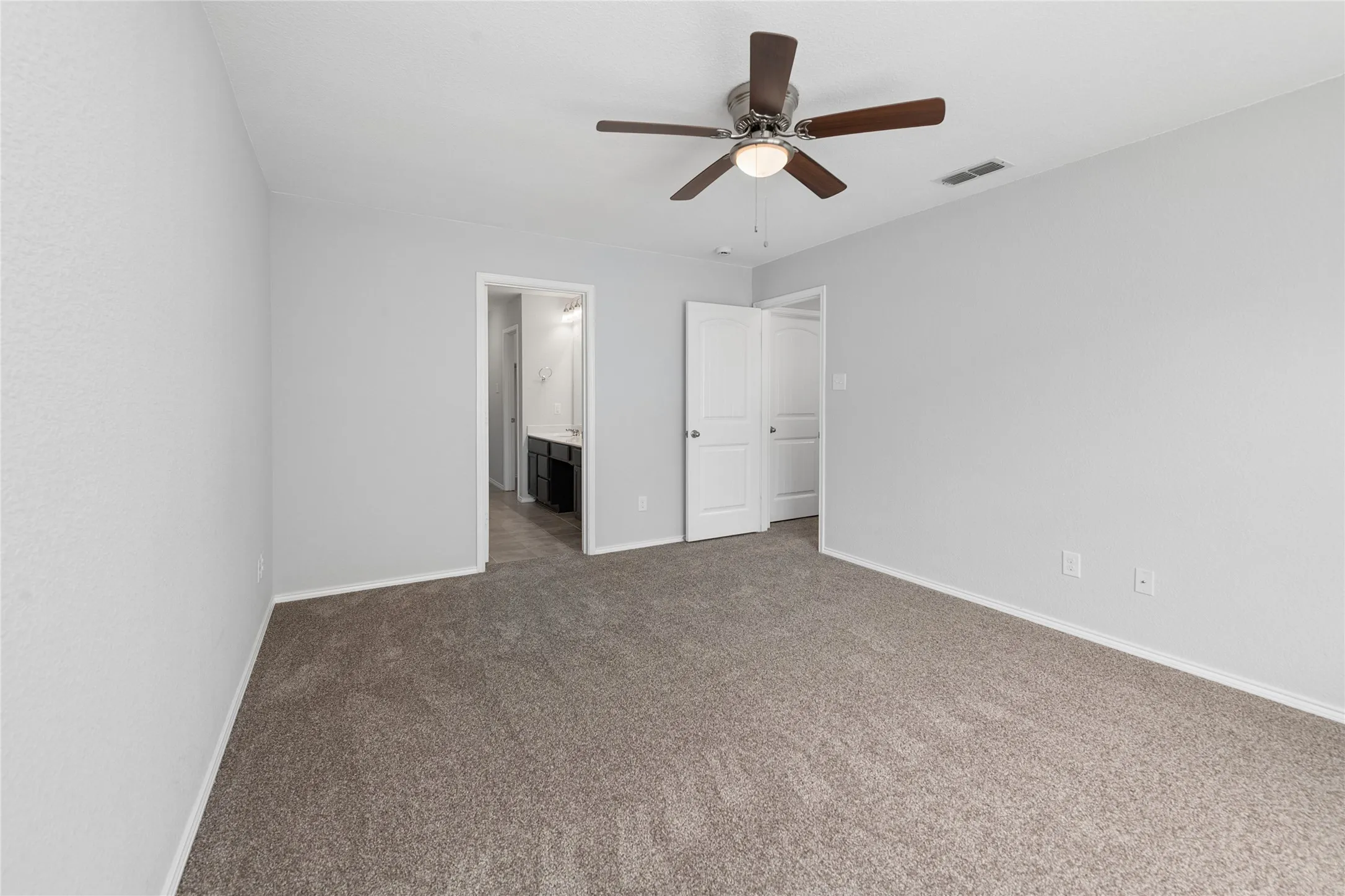 Single Family Residence For Sale in Denton County , 1009 Providence Boulevard, Providence Village, Texas 76227, 4 Bedroom, 3 Bathroom, 2 Garage spaces, 2,065 Sqft, built in 2014, mls#21319051, Real Estate Agent in Providence Village, Homes For Sale in Denton county, Homes For Sale in Providence Village, Realtor in Providence Village Texas, Real Estate Brokerage Independent Realty Texas, Luminita Cordes Realtor