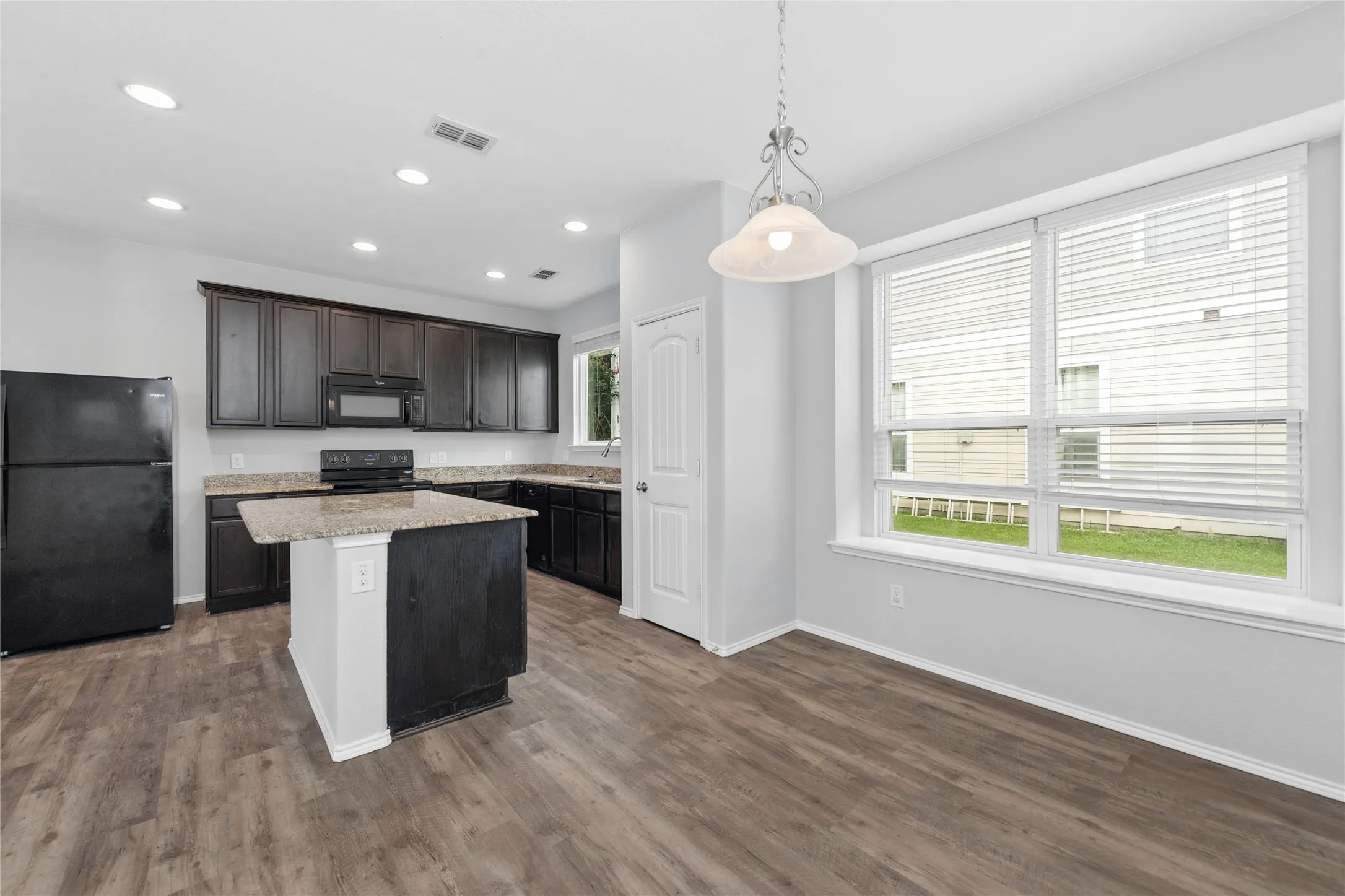 Single Family Residence For Sale in Denton County , 1009 Providence Boulevard, Providence Village, Texas 76227, 4 Bedroom, 3 Bathroom, 2 Garage spaces, 2,065 Sqft, built in 2014, mls#21319051, Real Estate Agent in Providence Village, Homes For Sale in Denton county, Homes For Sale in Providence Village, Realtor in Providence Village Texas, Real Estate Brokerage Independent Realty Texas, Luminita Cordes Realtor