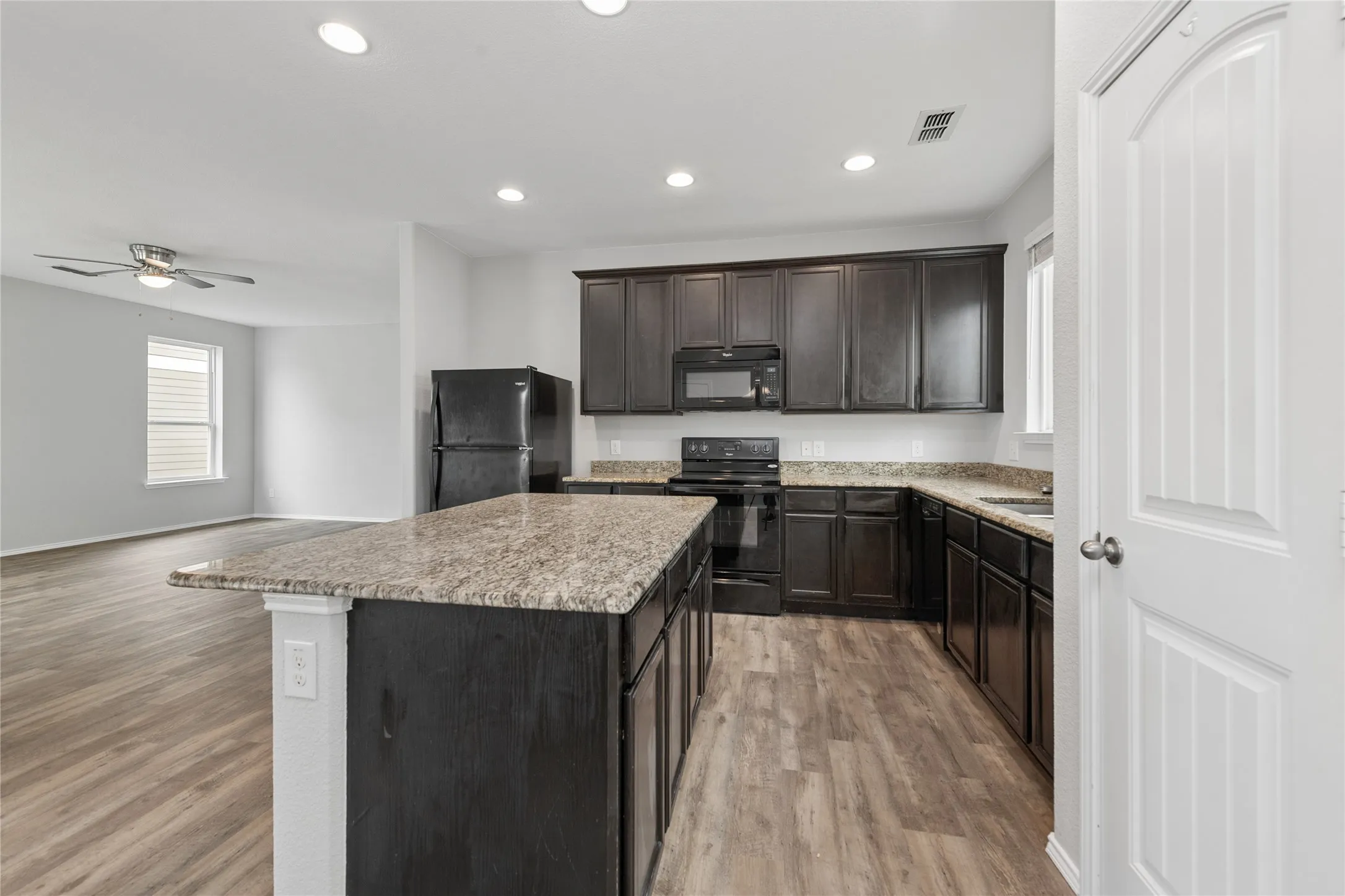 Single Family Residence For Sale in Denton County , 1009 Providence Boulevard, Providence Village, Texas 76227, 4 Bedroom, 3 Bathroom, 2 Garage spaces, 2,065 Sqft, built in 2014, mls#21319051, Real Estate Agent in Providence Village, Homes For Sale in Denton county, Homes For Sale in Providence Village, Realtor in Providence Village Texas, Real Estate Brokerage Independent Realty Texas, Luminita Cordes Realtor