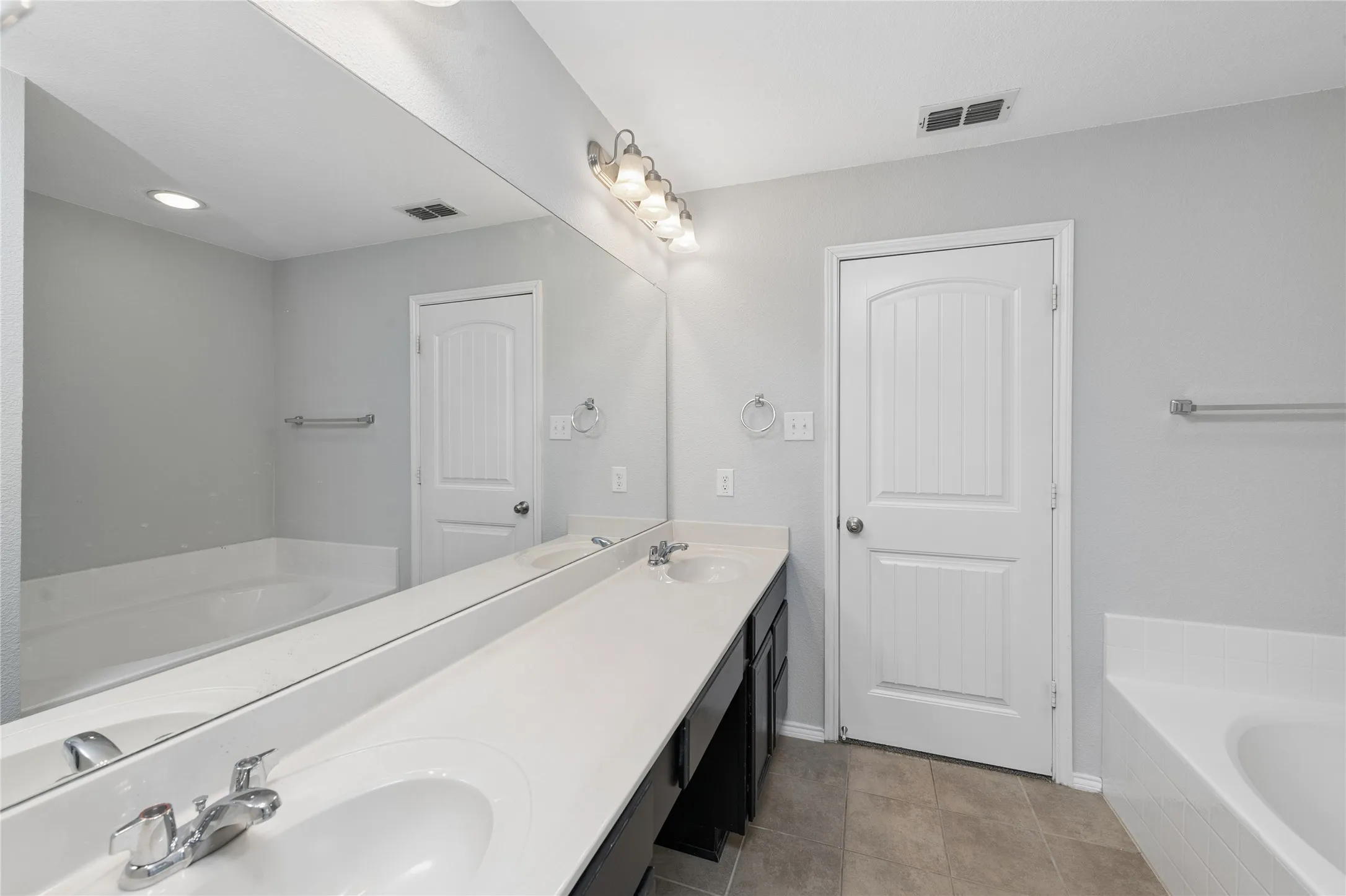 Single Family Residence For Sale in Denton County , 1009 Providence Boulevard, Providence Village, Texas 76227, 4 Bedroom, 3 Bathroom, 2 Garage spaces, 2,065 Sqft, built in 2014, mls#21319051, Real Estate Agent in Providence Village, Homes For Sale in Denton county, Homes For Sale in Providence Village, Realtor in Providence Village Texas, Real Estate Brokerage Independent Realty Texas, Luminita Cordes Realtor