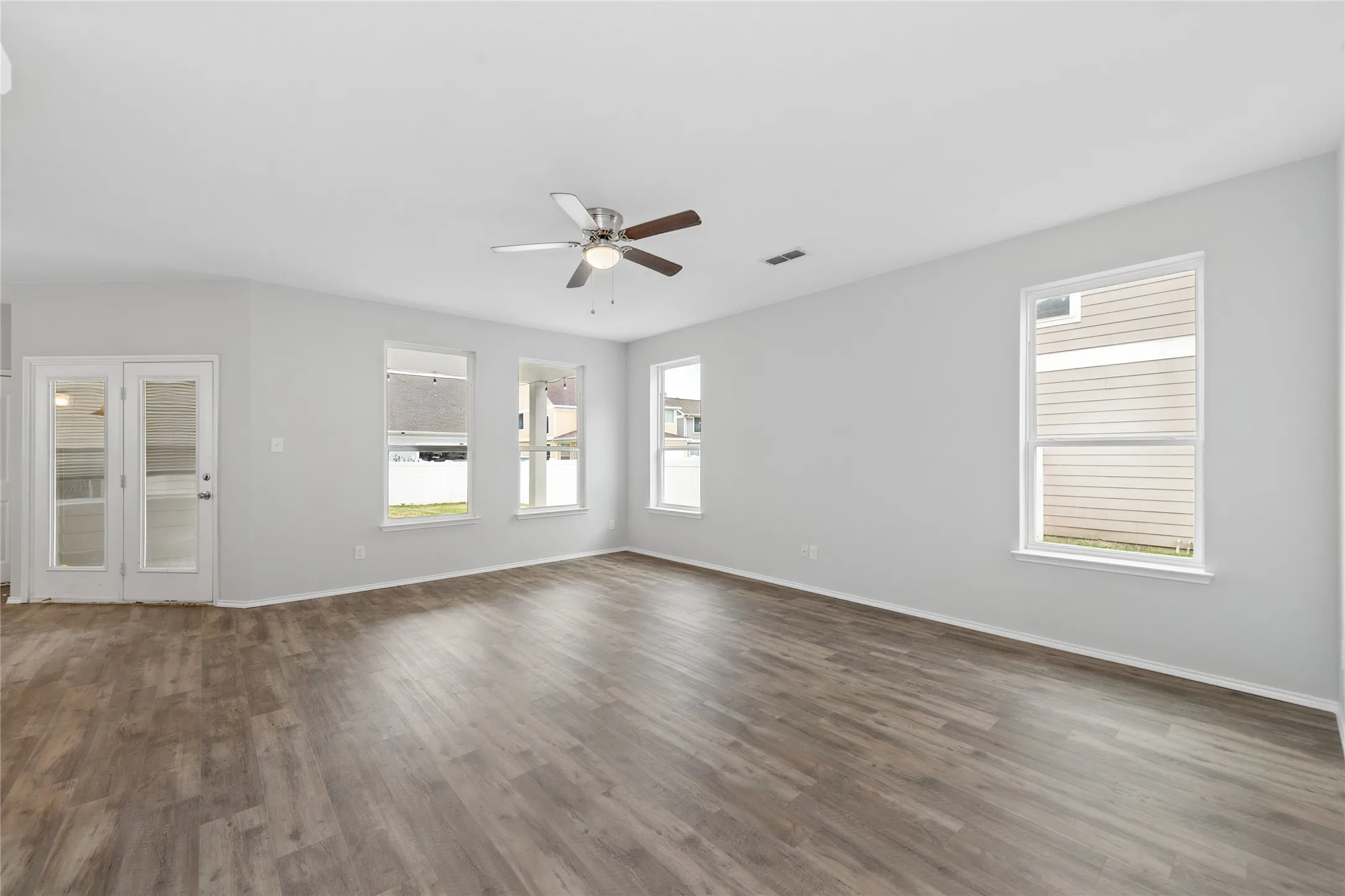 Single Family Residence For Sale in Denton County , 1009 Providence Boulevard, Providence Village, Texas 76227, 4 Bedroom, 3 Bathroom, 2 Garage spaces, 2,065 Sqft, built in 2014, mls#21319051, Real Estate Agent in Providence Village, Homes For Sale in Denton county, Homes For Sale in Providence Village, Realtor in Providence Village Texas, Real Estate Brokerage Independent Realty Texas, Luminita Cordes Realtor