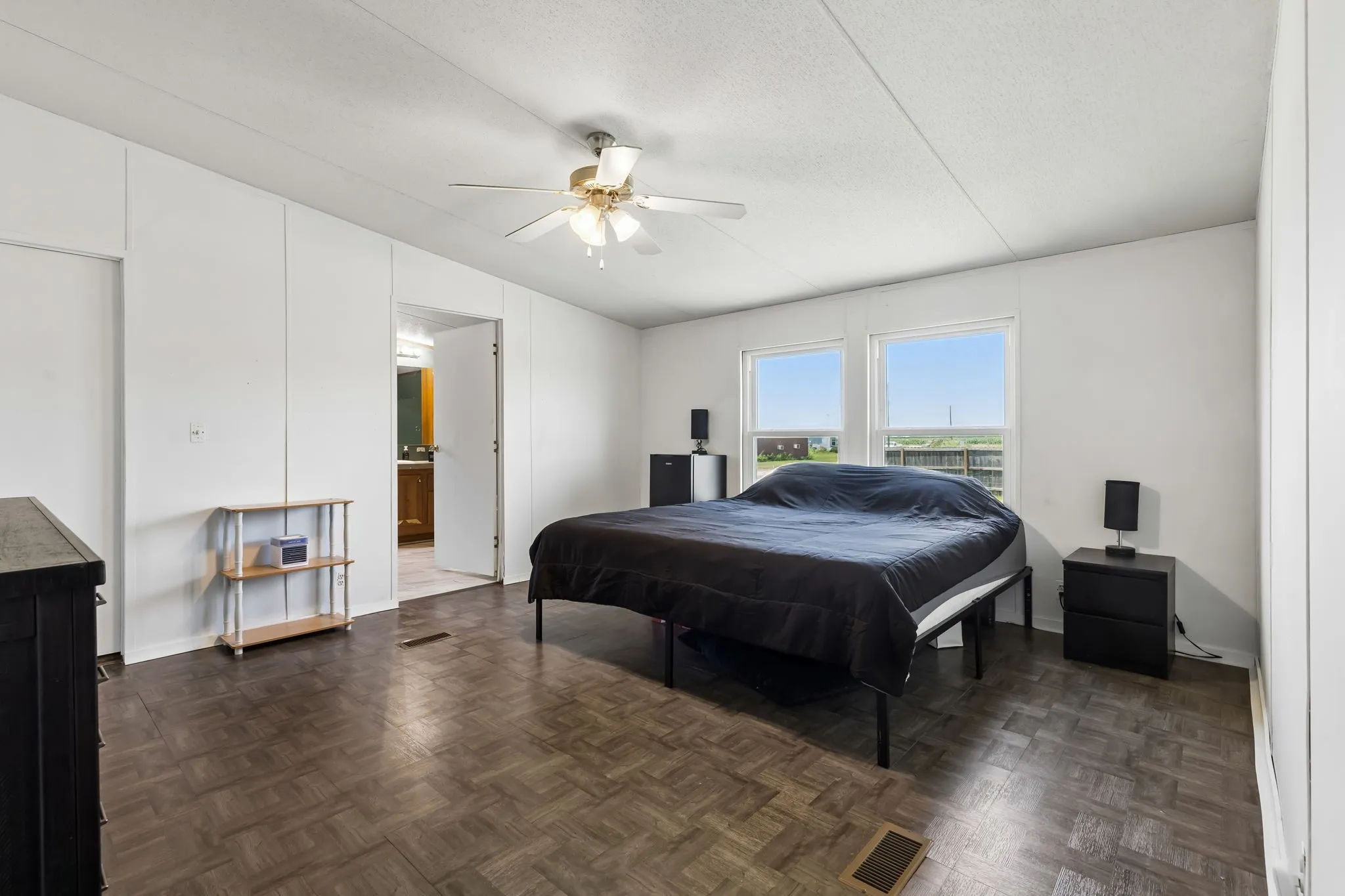 Single Family Residence For Sale in Grayson County , 3310 Old Sherman Road, Whitesboro, Texas 76273, 5 Bedroom, 3 Bathroom, Garage spaces, 2,176 Sqft, built in 2006, mls#21317723, Real Estate Agent in Whitesboro, Homes For Sale in Grayson county, Homes For Sale in Whitesboro, Realtor in Whitesboro Texas, Real Estate Brokerage Independent Realty Texas, Luminita Cordes Realtor