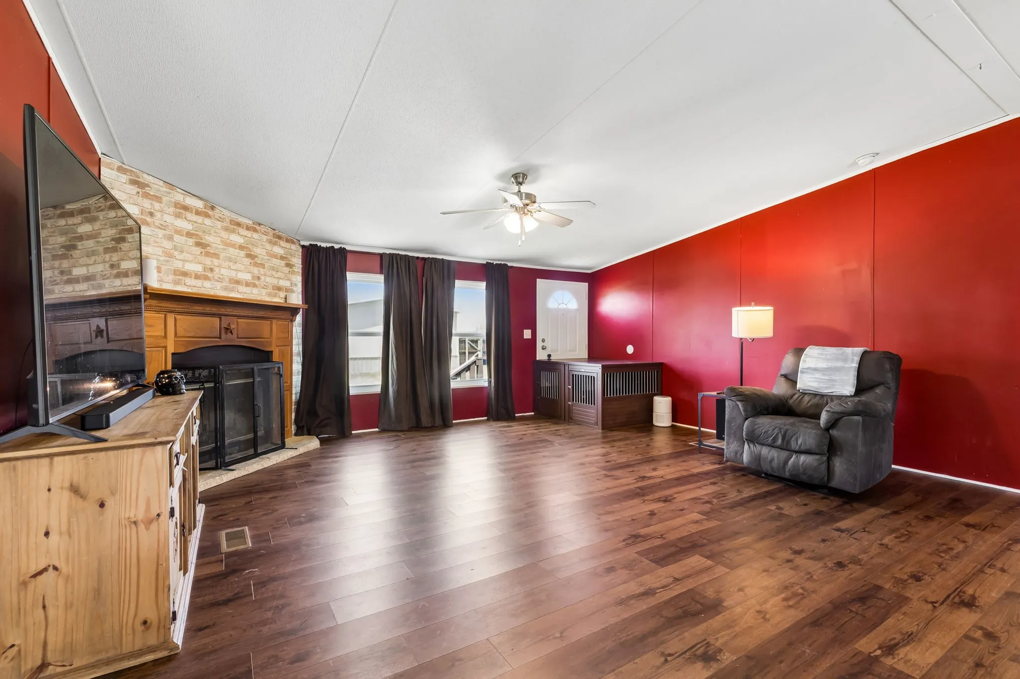 Single Family Residence For Sale in Grayson County , 3310 Old Sherman Road, Whitesboro, Texas 76273, 5 Bedroom, 3 Bathroom, Garage spaces, 2,176 Sqft, built in 2006, mls#21317723, Real Estate Agent in Whitesboro, Homes For Sale in Grayson county, Homes For Sale in Whitesboro, Realtor in Whitesboro Texas, Real Estate Brokerage Independent Realty Texas, Luminita Cordes Realtor