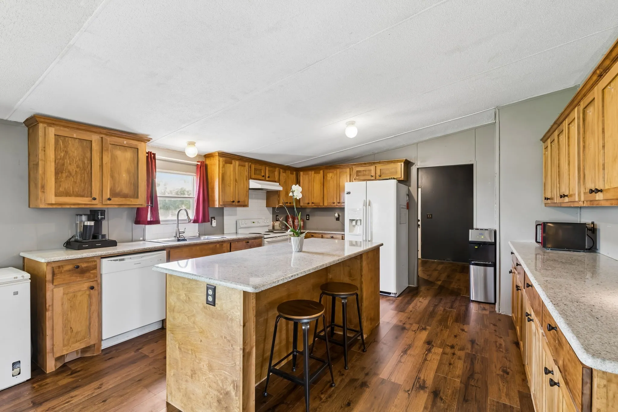 Single Family Residence For Sale in Grayson County , 3310 Old Sherman Road, Whitesboro, Texas 76273, 5 Bedroom, 3 Bathroom, Garage spaces, 2,176 Sqft, built in 2006, mls#21317723, Real Estate Agent in Whitesboro, Homes For Sale in Grayson county, Homes For Sale in Whitesboro, Realtor in Whitesboro Texas, Real Estate Brokerage Independent Realty Texas, Luminita Cordes Realtor