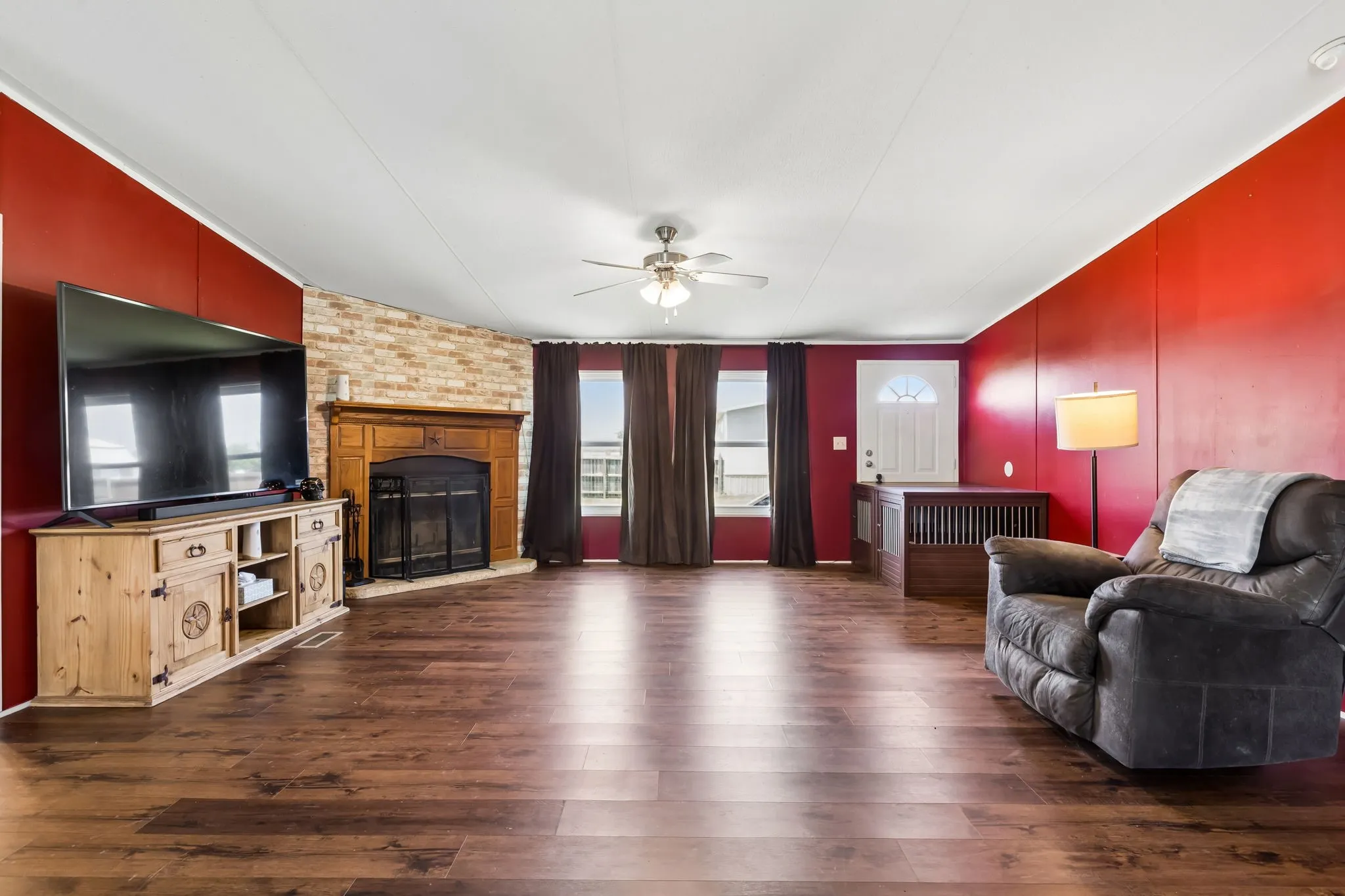 Single Family Residence For Sale in Grayson County , 3310 Old Sherman Road, Whitesboro, Texas 76273, 5 Bedroom, 3 Bathroom, Garage spaces, 2,176 Sqft, built in 2006, mls#21317723, Real Estate Agent in Whitesboro, Homes For Sale in Grayson county, Homes For Sale in Whitesboro, Realtor in Whitesboro Texas, Real Estate Brokerage Independent Realty Texas, Luminita Cordes Realtor