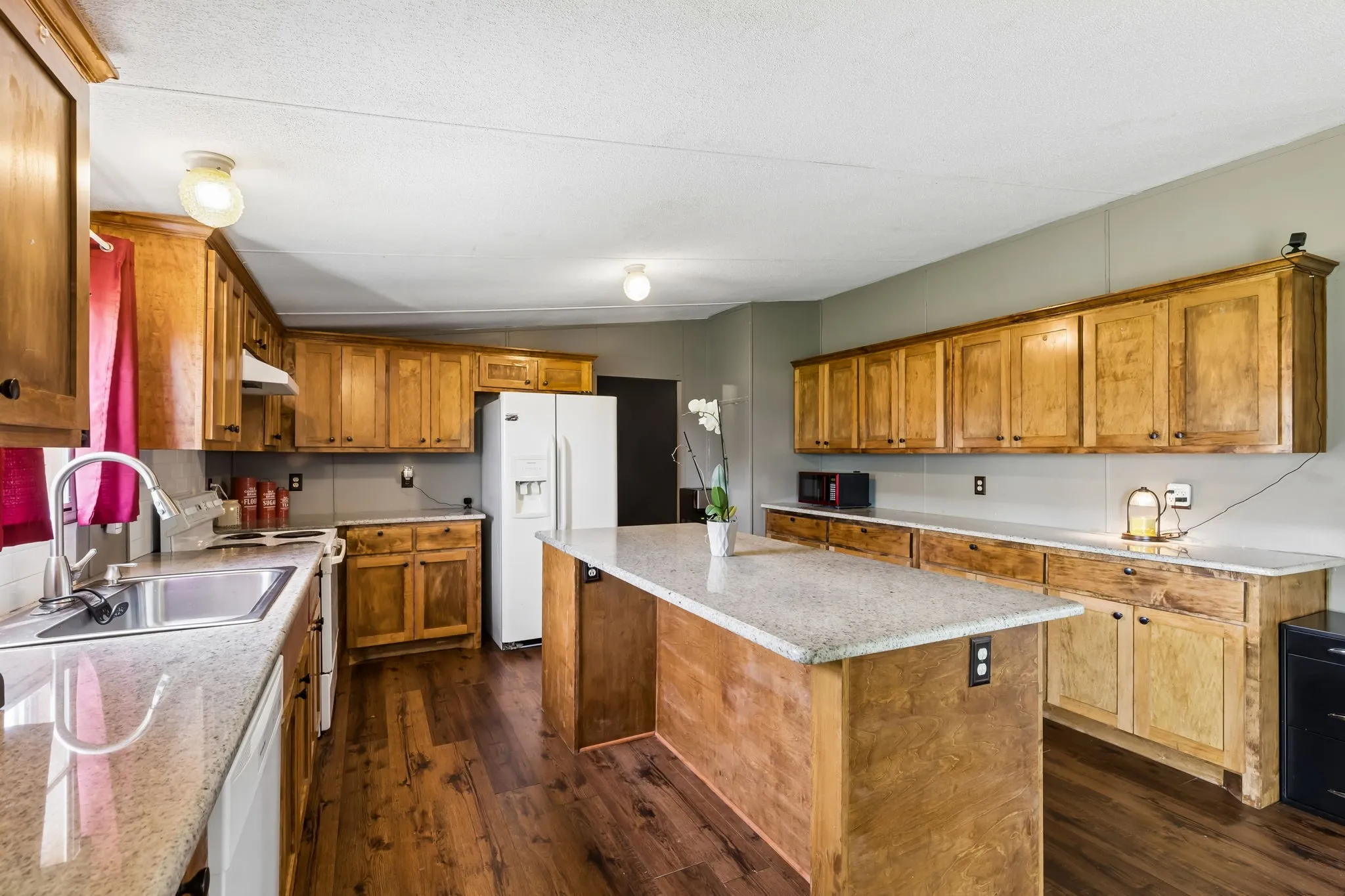 Single Family Residence For Sale in Grayson County , 3310 Old Sherman Road, Whitesboro, Texas 76273, 5 Bedroom, 3 Bathroom, Garage spaces, 2,176 Sqft, built in 2006, mls#21317723, Real Estate Agent in Whitesboro, Homes For Sale in Grayson county, Homes For Sale in Whitesboro, Realtor in Whitesboro Texas, Real Estate Brokerage Independent Realty Texas, Luminita Cordes Realtor