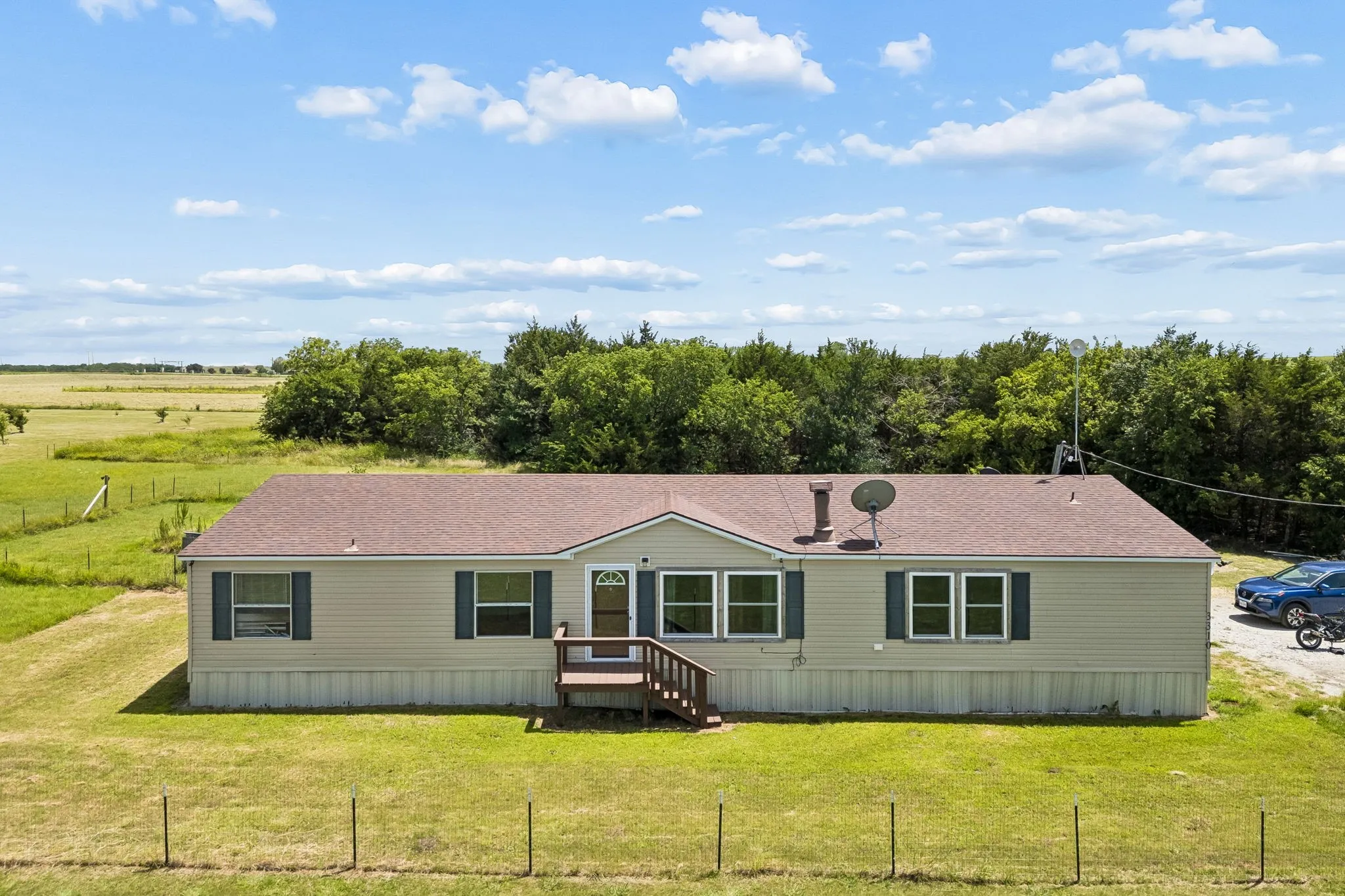 Single Family Residence For Sale in Grayson County , 3310 Old Sherman Road, Whitesboro, Texas 76273, 5 Bedroom, 3 Bathroom, Garage spaces, 2,176 Sqft, built in 2006, mls#21317723, Real Estate Agent in Whitesboro, Homes For Sale in Grayson county, Homes For Sale in Whitesboro, Realtor in Whitesboro Texas, Real Estate Brokerage Independent Realty Texas, Luminita Cordes Realtor