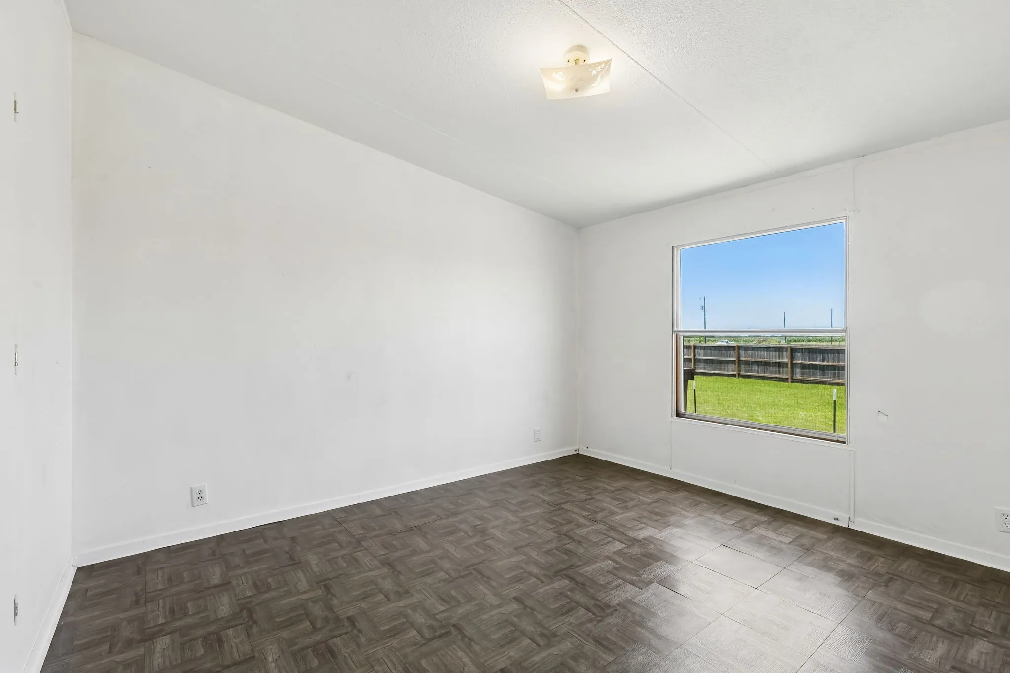 Single Family Residence For Sale in Grayson County , 3310 Old Sherman Road, Whitesboro, Texas 76273, 5 Bedroom, 3 Bathroom, Garage spaces, 2,176 Sqft, built in 2006, mls#21317723, Real Estate Agent in Whitesboro, Homes For Sale in Grayson county, Homes For Sale in Whitesboro, Realtor in Whitesboro Texas, Real Estate Brokerage Independent Realty Texas, Luminita Cordes Realtor