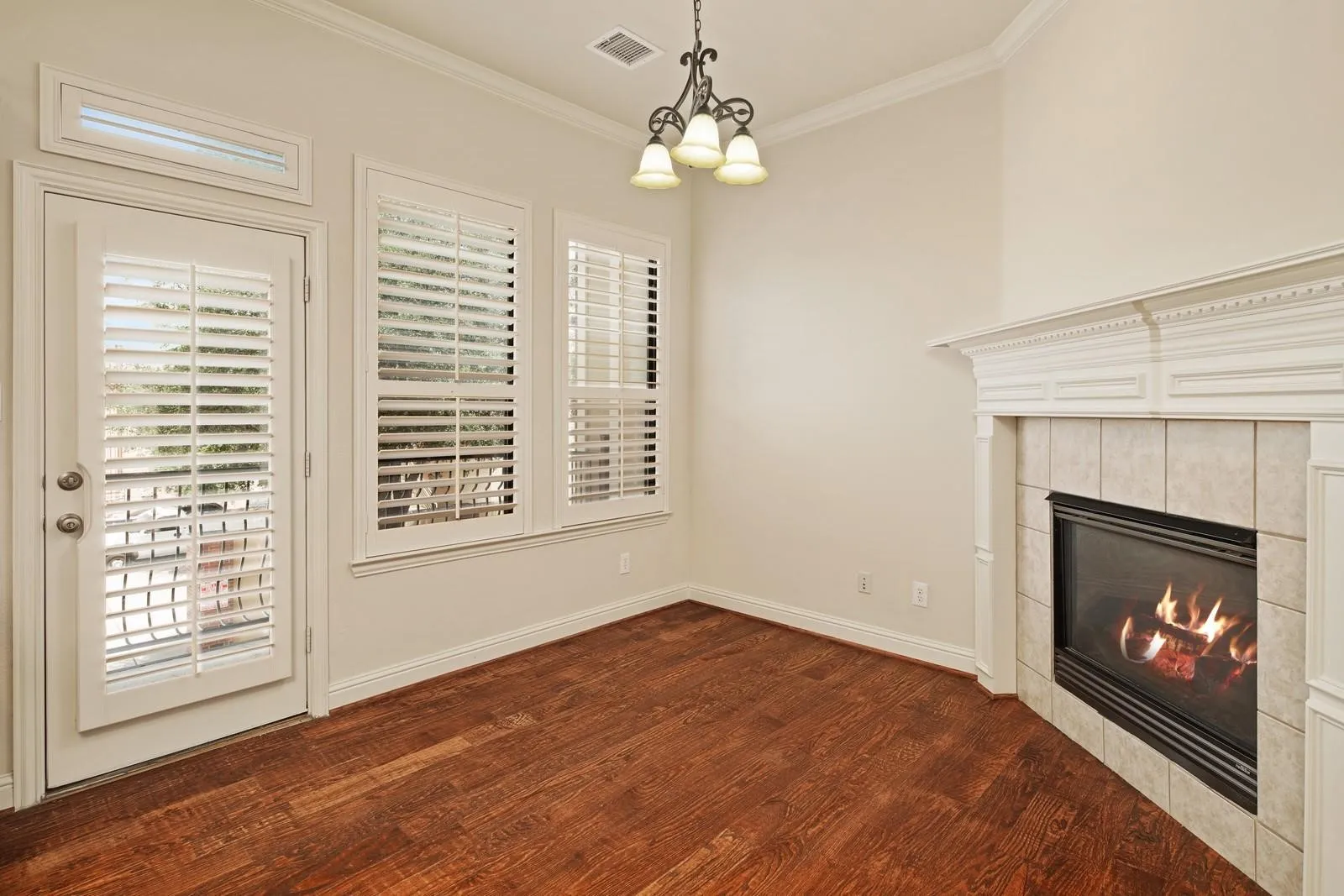 Townhouse For Rent in Collin County , 5717 PANTHEON Court, Plano, Texas 75024, 3 Bedroom, 3 Bathroom, 2 Garage spaces, 1,690 Sqft, built in 2005, mls#21319063, Real Estate Agent in Plano, Homes For Rent in Collin county, Homes For Rent in Plano, Realtor in Plano Texas, Real Estate Brokerage Independent Realty Texas, Luminita Cordes Realtor