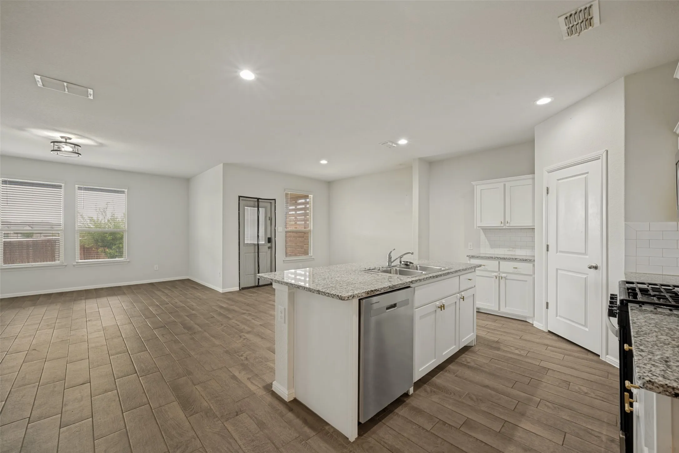 Single Family Residence For Sale in Tarrant County , 5201 Blue Night Drive, Fort Worth, Texas 76179, 4 Bedroom, 2 Bathroom, 2 Garage spaces, 1,833 Sqft, built in 2022, mls#21317803, Real Estate Agent in Fort Worth, Homes For Sale in Tarrant county, Homes For Sale in Fort Worth, Realtor in Fort Worth Texas, Real Estate Brokerage Independent Realty Texas, Luminita Cordes Realtor