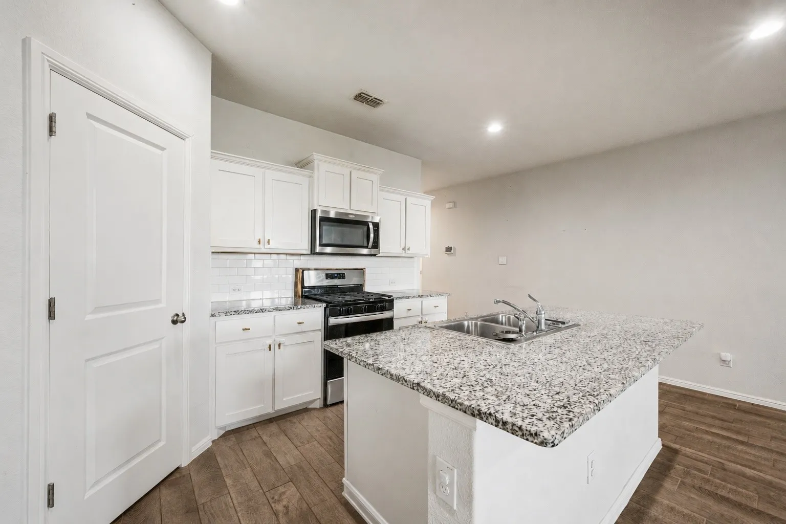 Single Family Residence For Sale in Tarrant County , 5201 Blue Night Drive, Fort Worth, Texas 76179, 4 Bedroom, 2 Bathroom, 2 Garage spaces, 1,833 Sqft, built in 2022, mls#21317803, Real Estate Agent in Fort Worth, Homes For Sale in Tarrant county, Homes For Sale in Fort Worth, Realtor in Fort Worth Texas, Real Estate Brokerage Independent Realty Texas, Luminita Cordes Realtor