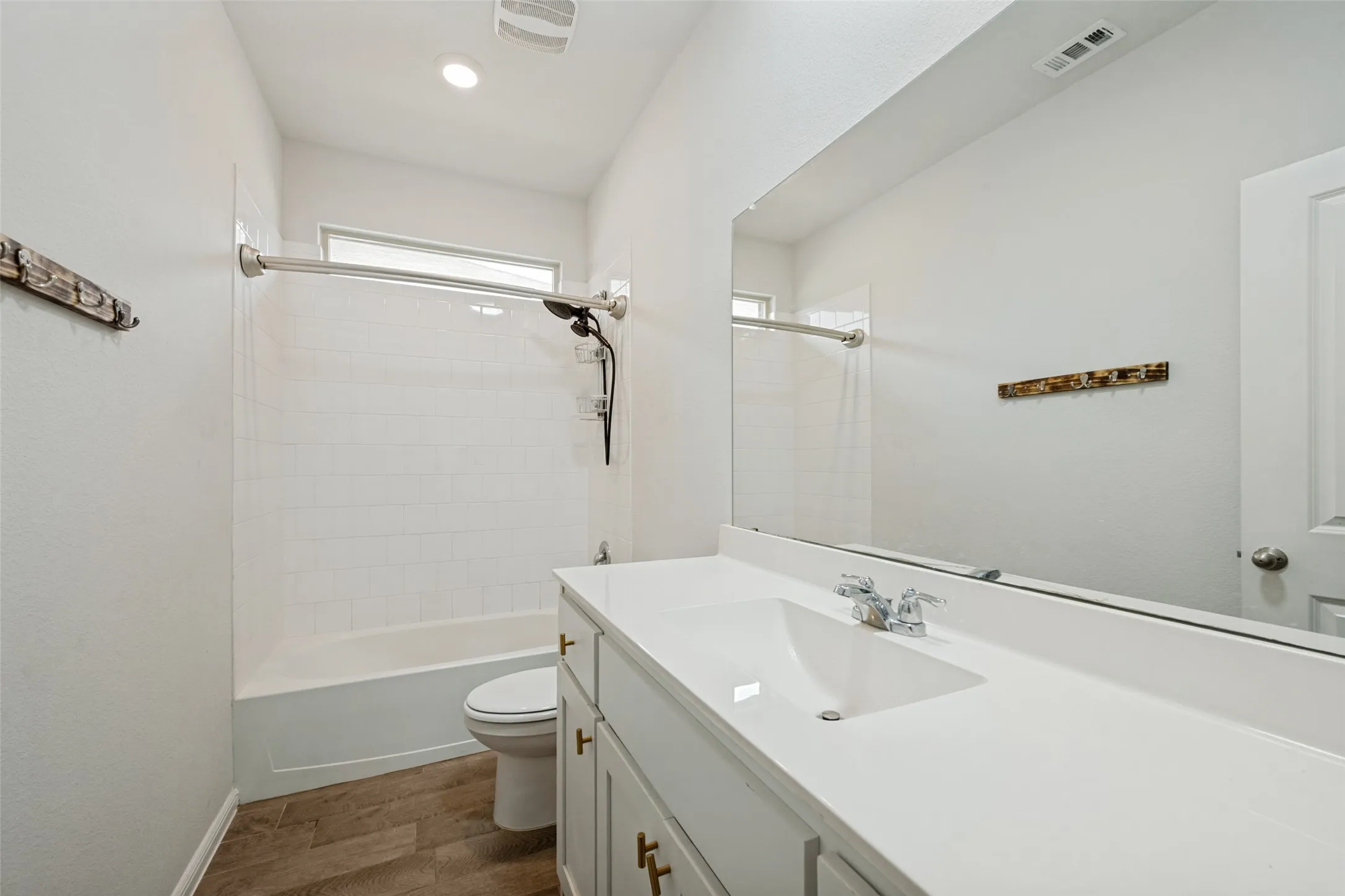 Single Family Residence For Sale in Tarrant County , 5201 Blue Night Drive, Fort Worth, Texas 76179, 4 Bedroom, 2 Bathroom, 2 Garage spaces, 1,833 Sqft, built in 2022, mls#21317803, Real Estate Agent in Fort Worth, Homes For Sale in Tarrant county, Homes For Sale in Fort Worth, Realtor in Fort Worth Texas, Real Estate Brokerage Independent Realty Texas, Luminita Cordes Realtor