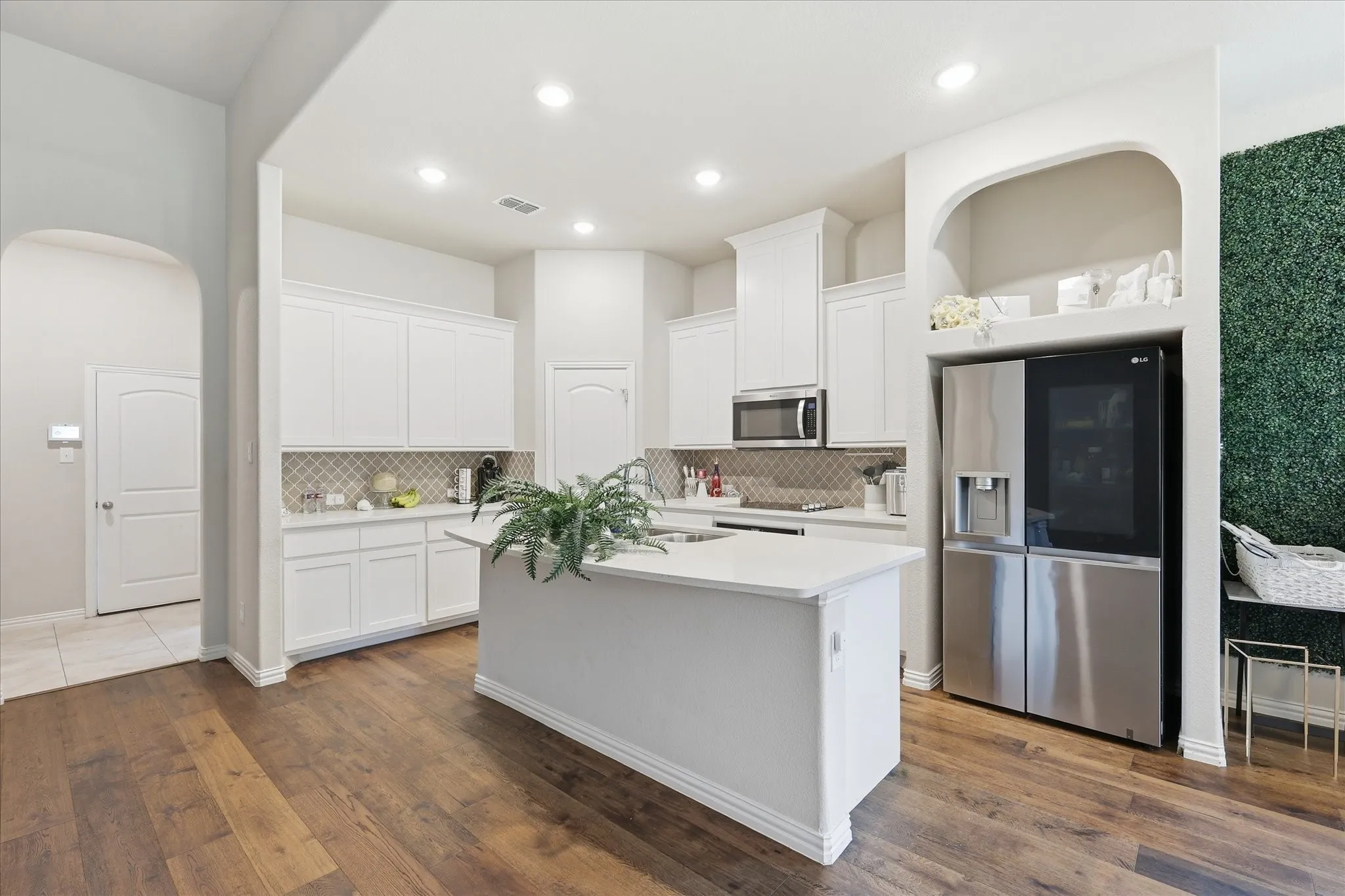 Single Family Residence For Sale in Tarrant County , 4428 Terraview Drive, Arlington, Texas 76001, 3 Bedroom, 3 Bathroom, 3 Garage spaces, 2,068 Sqft, built in 2020, mls#21315422, Real Estate Agent in Arlington, Homes For Sale in Tarrant county, Homes For Sale in Arlington, Realtor in Arlington Texas, Real Estate Brokerage Independent Realty Texas, Luminita Cordes Realtor