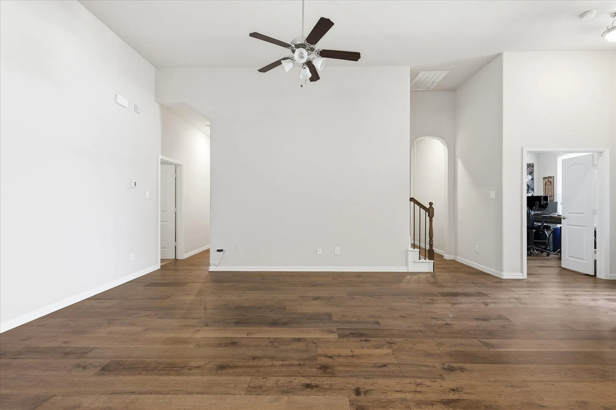 Single Family Residence For Sale in Tarrant County , 4428 Terraview Drive, Arlington, Texas 76001, 3 Bedroom, 3 Bathroom, 3 Garage spaces, 2,068 Sqft, built in 2020, mls#21315422, Real Estate Agent in Arlington, Homes For Sale in Tarrant county, Homes For Sale in Arlington, Realtor in Arlington Texas, Real Estate Brokerage Independent Realty Texas, Luminita Cordes Realtor