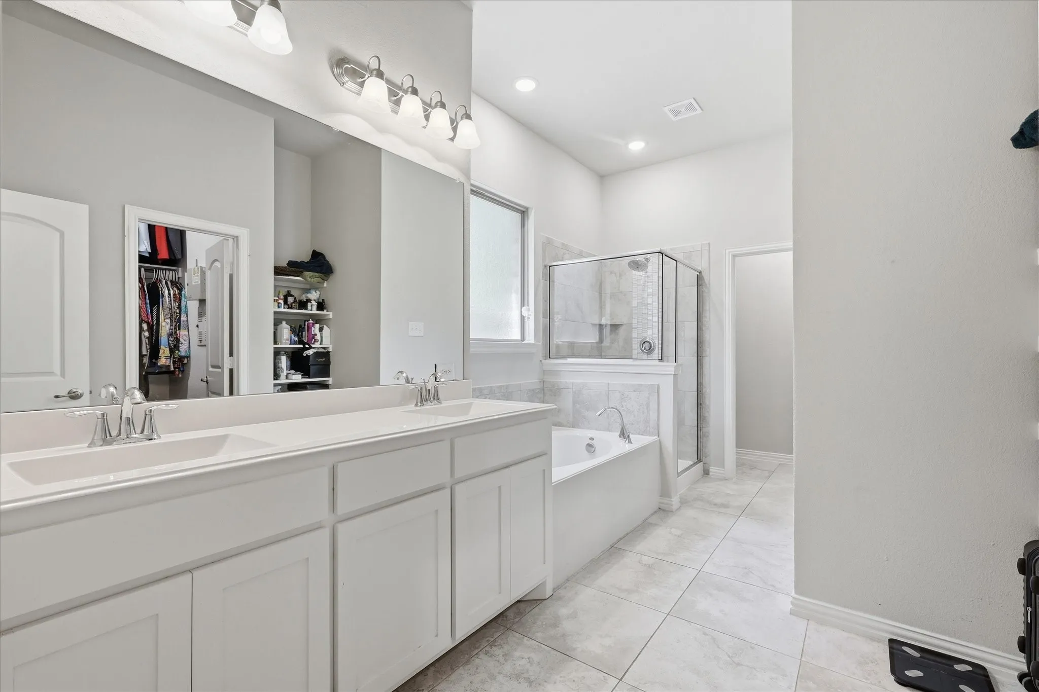 Single Family Residence For Sale in Tarrant County , 4428 Terraview Drive, Arlington, Texas 76001, 3 Bedroom, 3 Bathroom, 3 Garage spaces, 2,068 Sqft, built in 2020, mls#21315422, Real Estate Agent in Arlington, Homes For Sale in Tarrant county, Homes For Sale in Arlington, Realtor in Arlington Texas, Real Estate Brokerage Independent Realty Texas, Luminita Cordes Realtor