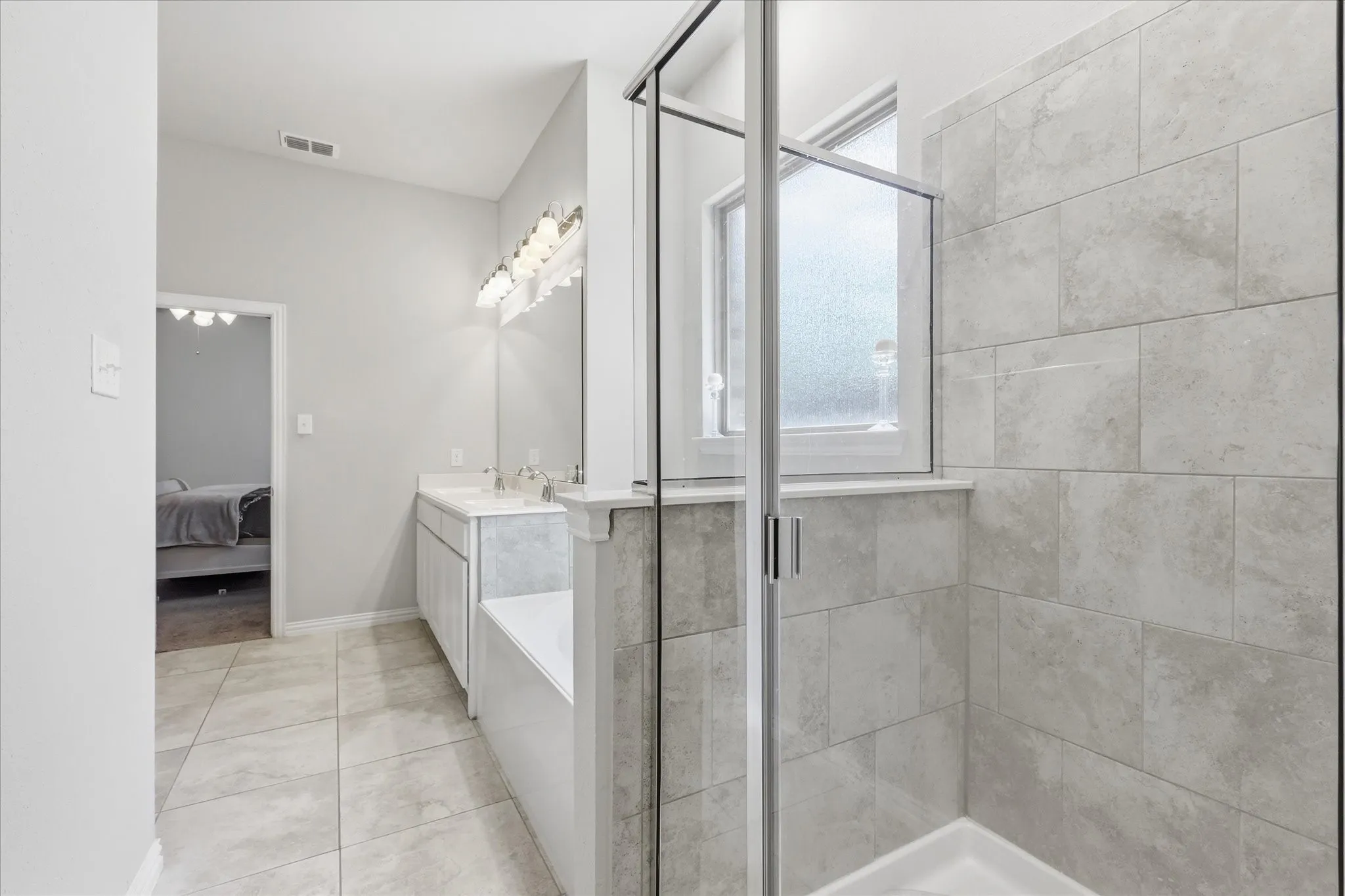 Single Family Residence For Sale in Tarrant County , 4428 Terraview Drive, Arlington, Texas 76001, 3 Bedroom, 3 Bathroom, 3 Garage spaces, 2,068 Sqft, built in 2020, mls#21315422, Real Estate Agent in Arlington, Homes For Sale in Tarrant county, Homes For Sale in Arlington, Realtor in Arlington Texas, Real Estate Brokerage Independent Realty Texas, Luminita Cordes Realtor