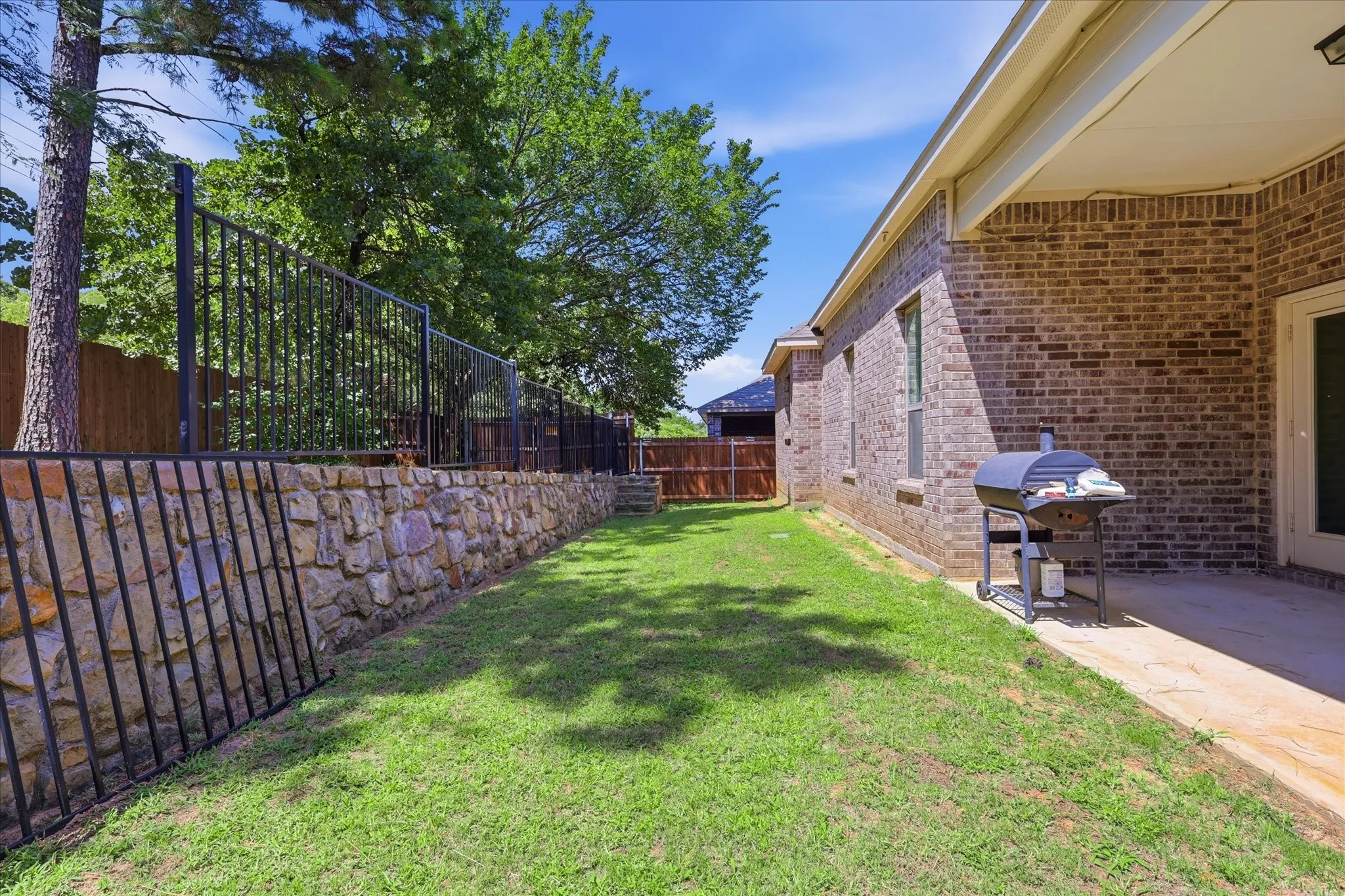 Single Family Residence For Sale in Tarrant County , 4428 Terraview Drive, Arlington, Texas 76001, 3 Bedroom, 3 Bathroom, 3 Garage spaces, 2,068 Sqft, built in 2020, mls#21315422, Real Estate Agent in Arlington, Homes For Sale in Tarrant county, Homes For Sale in Arlington, Realtor in Arlington Texas, Real Estate Brokerage Independent Realty Texas, Luminita Cordes Realtor