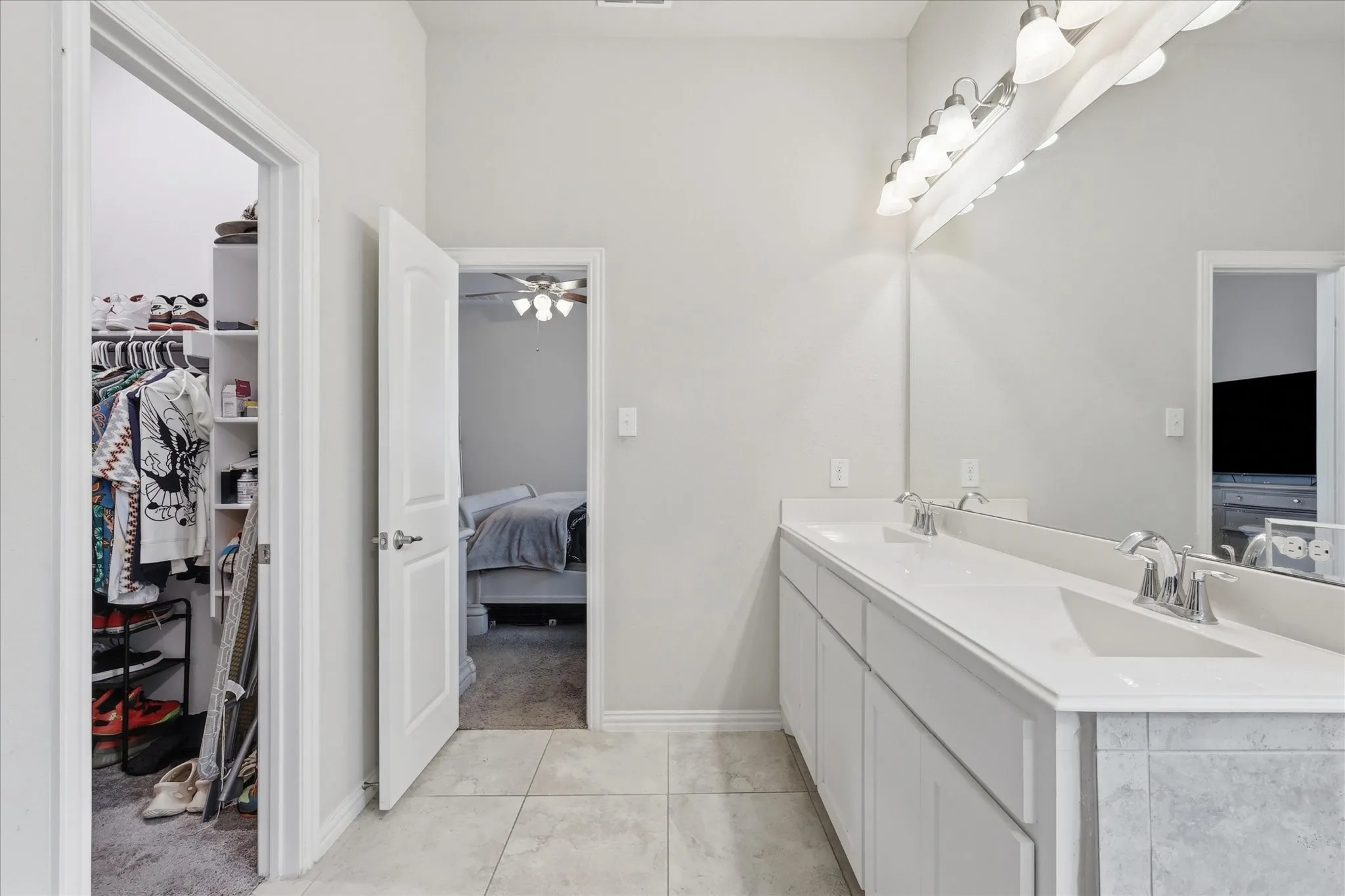 Single Family Residence For Sale in Tarrant County , 4428 Terraview Drive, Arlington, Texas 76001, 3 Bedroom, 3 Bathroom, 3 Garage spaces, 2,068 Sqft, built in 2020, mls#21315422, Real Estate Agent in Arlington, Homes For Sale in Tarrant county, Homes For Sale in Arlington, Realtor in Arlington Texas, Real Estate Brokerage Independent Realty Texas, Luminita Cordes Realtor