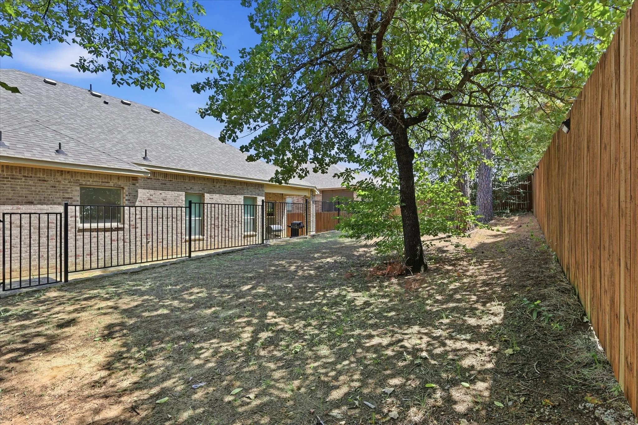 Single Family Residence For Sale in Tarrant County , 4428 Terraview Drive, Arlington, Texas 76001, 3 Bedroom, 3 Bathroom, 3 Garage spaces, 2,068 Sqft, built in 2020, mls#21315422, Real Estate Agent in Arlington, Homes For Sale in Tarrant county, Homes For Sale in Arlington, Realtor in Arlington Texas, Real Estate Brokerage Independent Realty Texas, Luminita Cordes Realtor