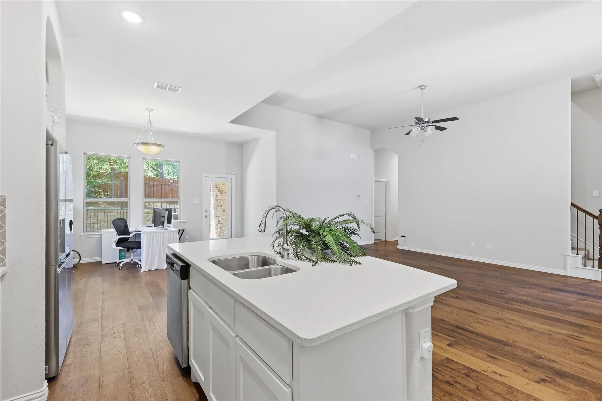 Single Family Residence For Sale in Tarrant County , 4428 Terraview Drive, Arlington, Texas 76001, 3 Bedroom, 3 Bathroom, 3 Garage spaces, 2,068 Sqft, built in 2020, mls#21315422, Real Estate Agent in Arlington, Homes For Sale in Tarrant county, Homes For Sale in Arlington, Realtor in Arlington Texas, Real Estate Brokerage Independent Realty Texas, Luminita Cordes Realtor