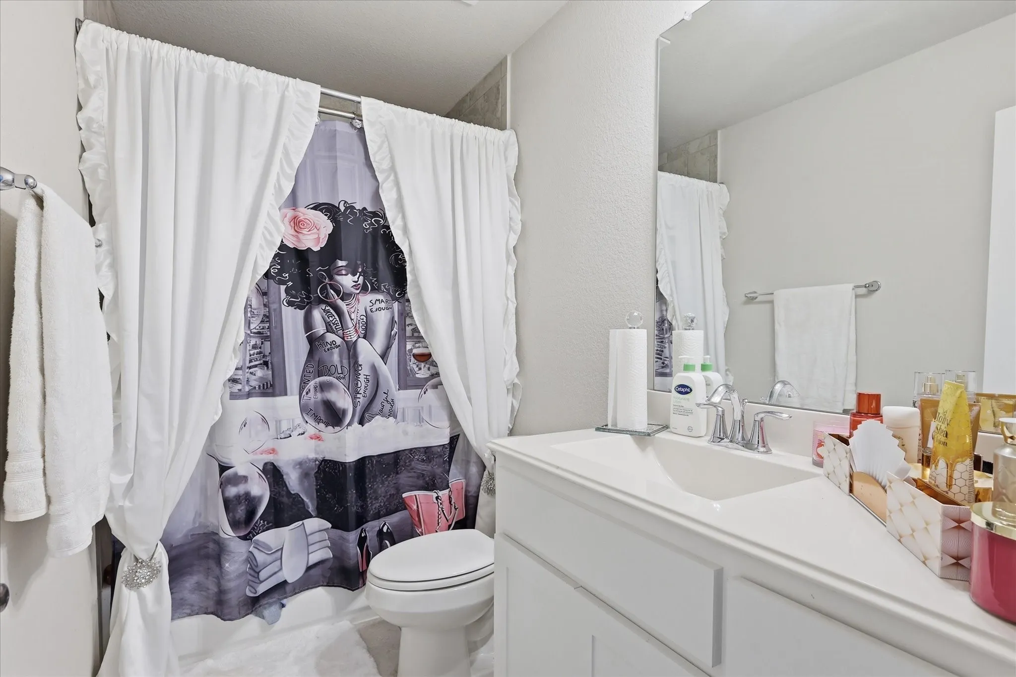 Single Family Residence For Sale in Tarrant County , 4428 Terraview Drive, Arlington, Texas 76001, 3 Bedroom, 3 Bathroom, 3 Garage spaces, 2,068 Sqft, built in 2020, mls#21315422, Real Estate Agent in Arlington, Homes For Sale in Tarrant county, Homes For Sale in Arlington, Realtor in Arlington Texas, Real Estate Brokerage Independent Realty Texas, Luminita Cordes Realtor