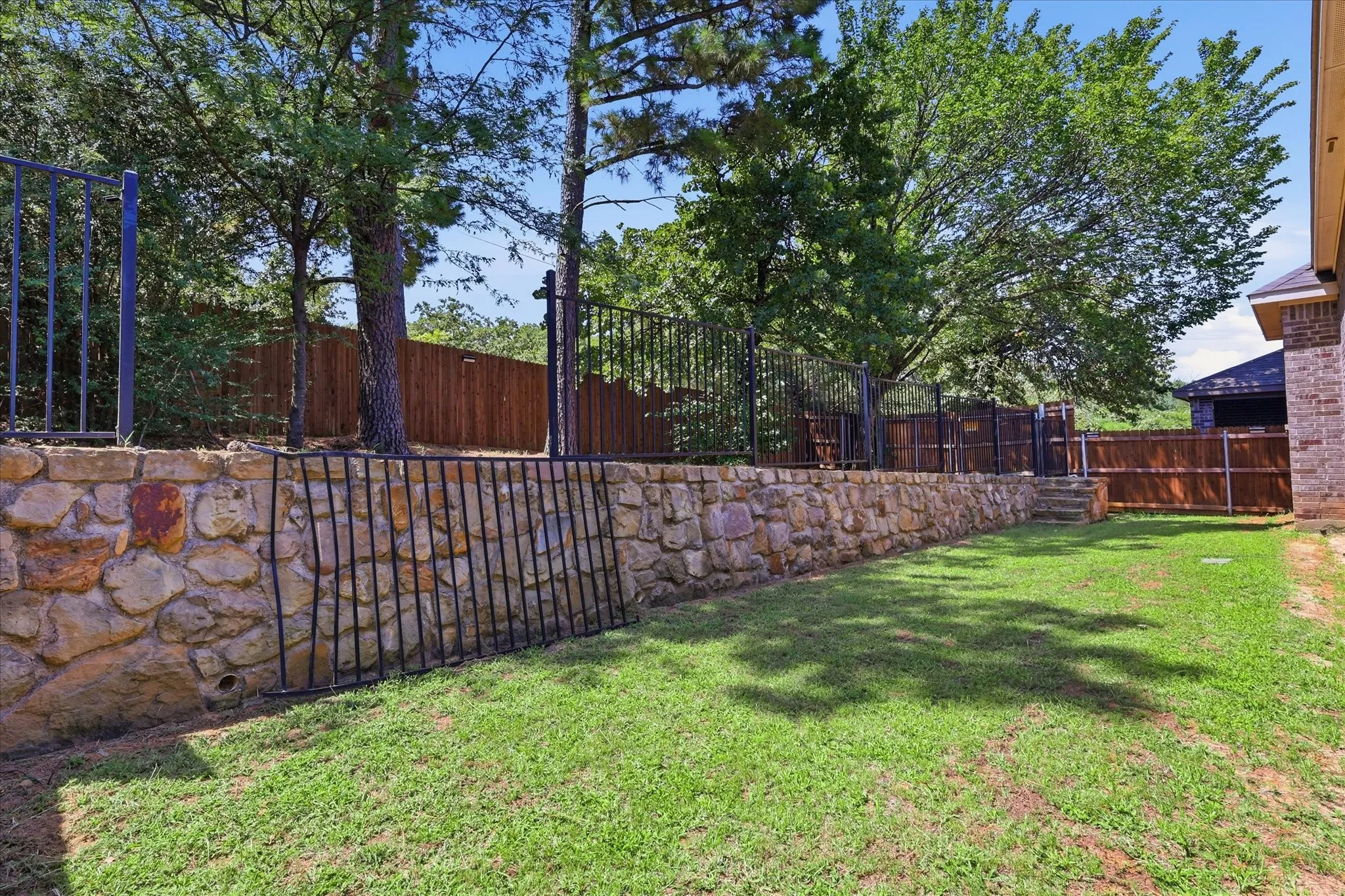 Single Family Residence For Sale in Tarrant County , 4428 Terraview Drive, Arlington, Texas 76001, 3 Bedroom, 3 Bathroom, 3 Garage spaces, 2,068 Sqft, built in 2020, mls#21315422, Real Estate Agent in Arlington, Homes For Sale in Tarrant county, Homes For Sale in Arlington, Realtor in Arlington Texas, Real Estate Brokerage Independent Realty Texas, Luminita Cordes Realtor