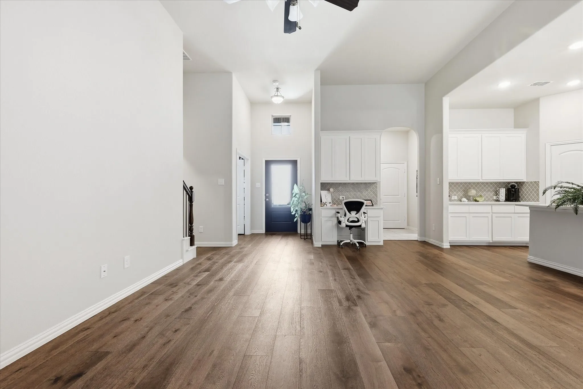 Single Family Residence For Sale in Tarrant County , 4428 Terraview Drive, Arlington, Texas 76001, 3 Bedroom, 3 Bathroom, 3 Garage spaces, 2,068 Sqft, built in 2020, mls#21315422, Real Estate Agent in Arlington, Homes For Sale in Tarrant county, Homes For Sale in Arlington, Realtor in Arlington Texas, Real Estate Brokerage Independent Realty Texas, Luminita Cordes Realtor