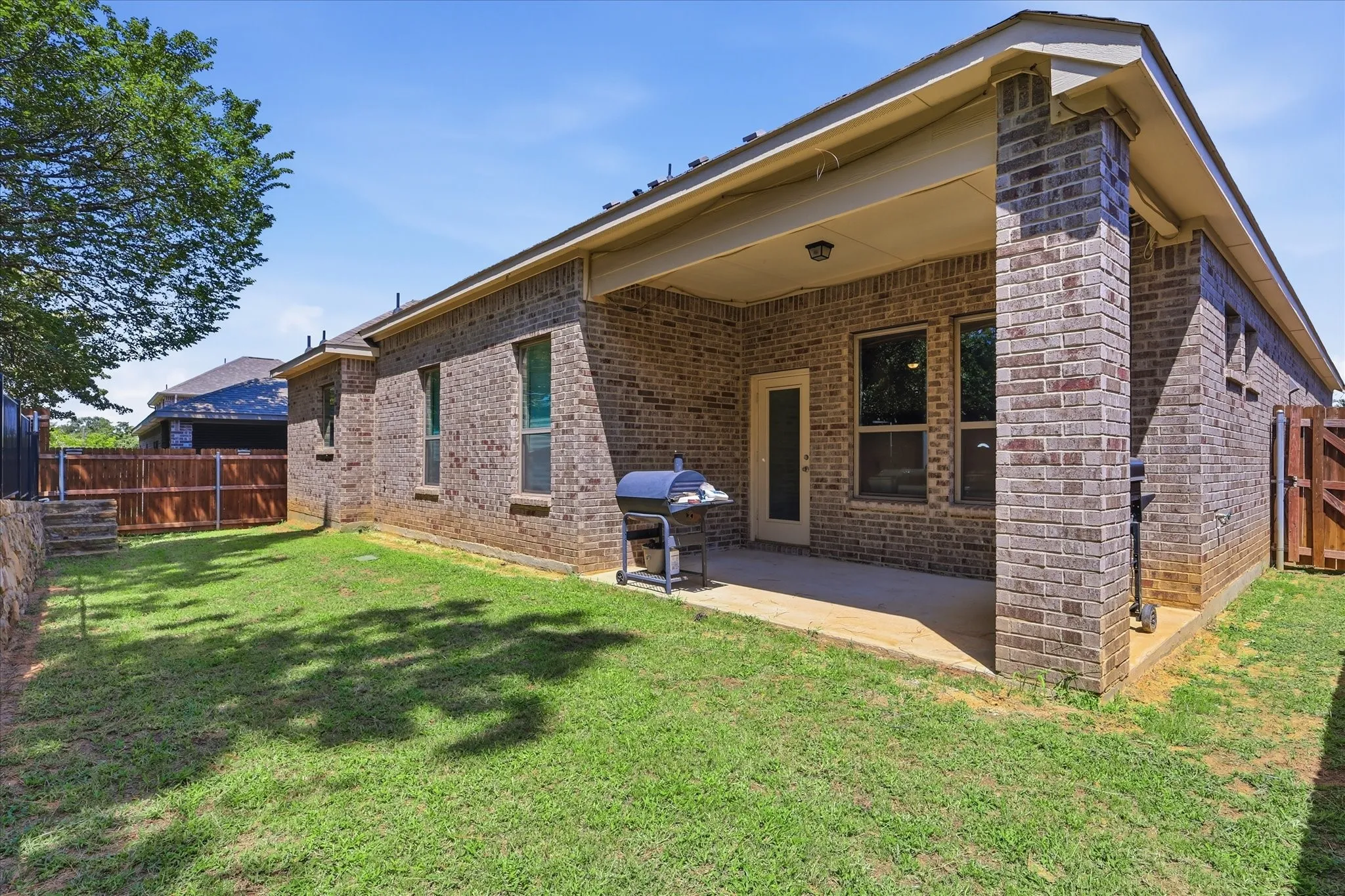 Single Family Residence For Sale in Tarrant County , 4428 Terraview Drive, Arlington, Texas 76001, 3 Bedroom, 3 Bathroom, 3 Garage spaces, 2,068 Sqft, built in 2020, mls#21315422, Real Estate Agent in Arlington, Homes For Sale in Tarrant county, Homes For Sale in Arlington, Realtor in Arlington Texas, Real Estate Brokerage Independent Realty Texas, Luminita Cordes Realtor