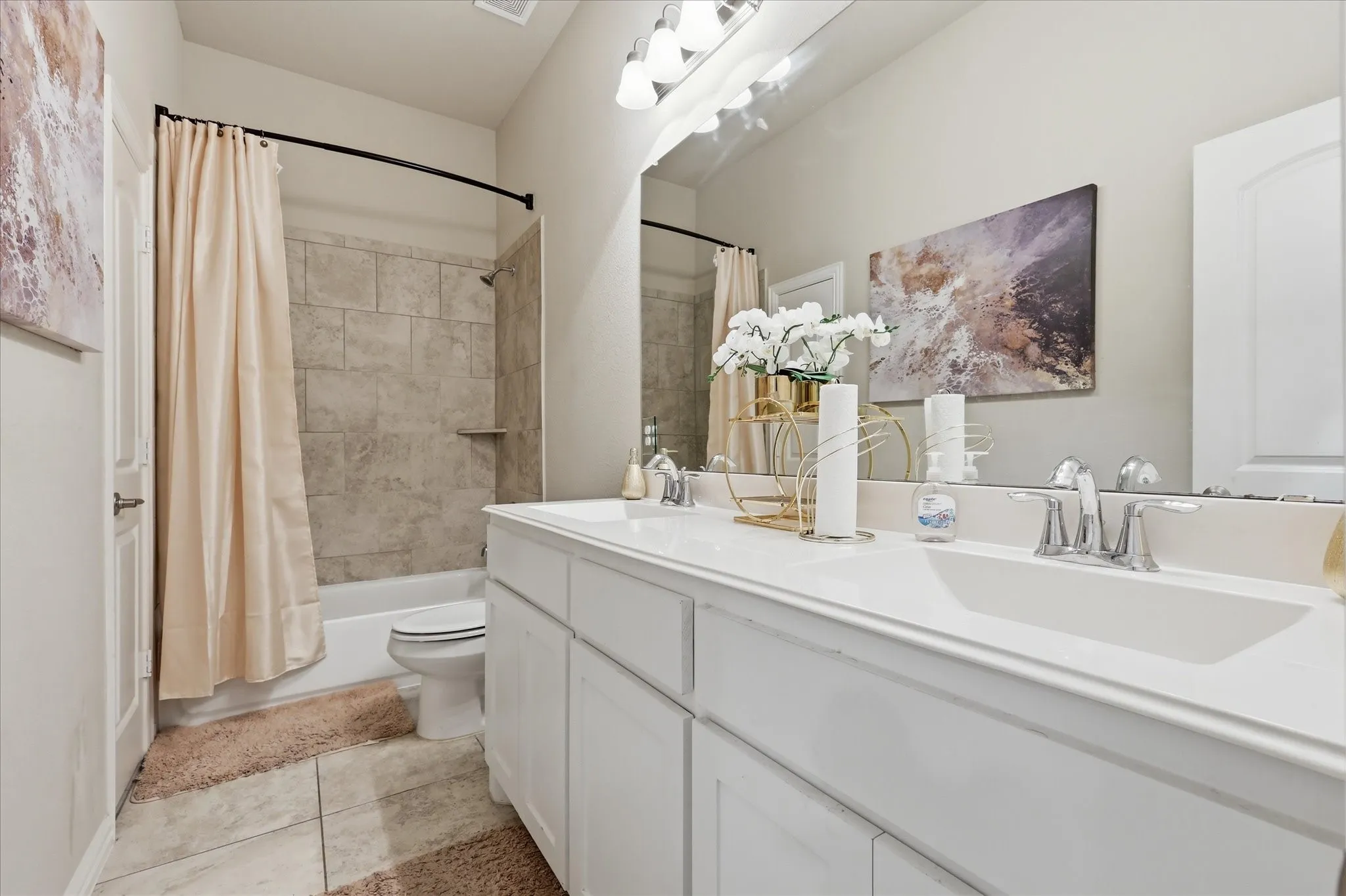Single Family Residence For Sale in Tarrant County , 4428 Terraview Drive, Arlington, Texas 76001, 3 Bedroom, 3 Bathroom, 3 Garage spaces, 2,068 Sqft, built in 2020, mls#21315422, Real Estate Agent in Arlington, Homes For Sale in Tarrant county, Homes For Sale in Arlington, Realtor in Arlington Texas, Real Estate Brokerage Independent Realty Texas, Luminita Cordes Realtor