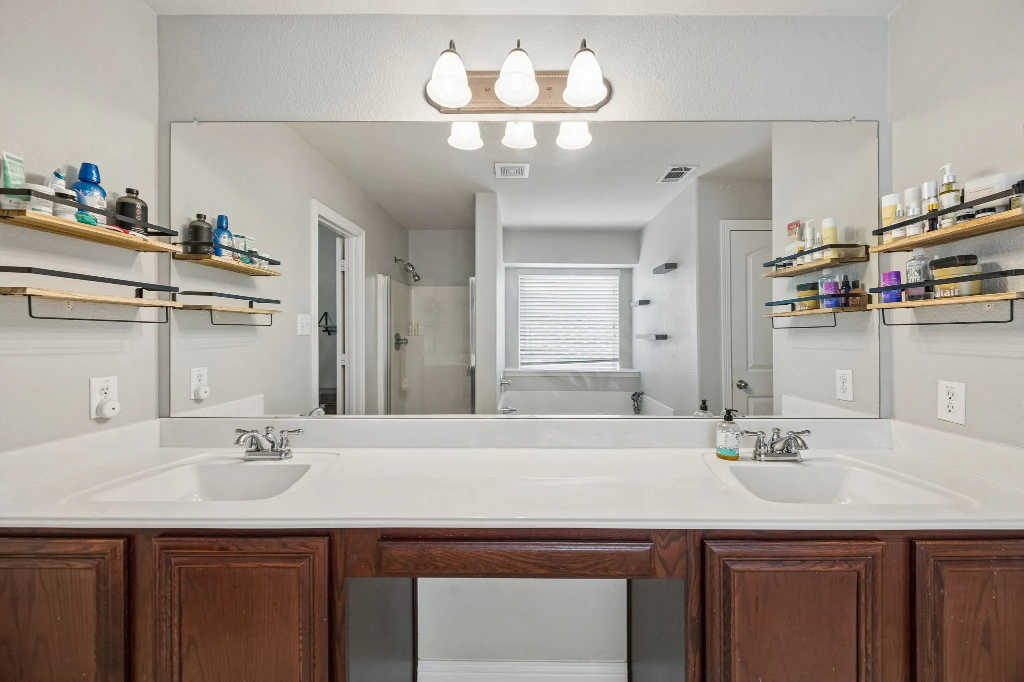 Single Family Residence For Sale in Collin County , 1608 Black Willow Trail, Anna, Texas 75409, 3 Bedrooms, 2 Bathrooms, 2 Garage spaces, 1,526 Sqft, built in 2011, Price $269,999, mls#21317287, Real Estate Agent in Anna, Homes For Sale in Collin county, Homes For Sale in Anna, Realtor in Anna Texas, Real Estate Brokerage Independent Realty Texas, Luminita Cordes Realtor