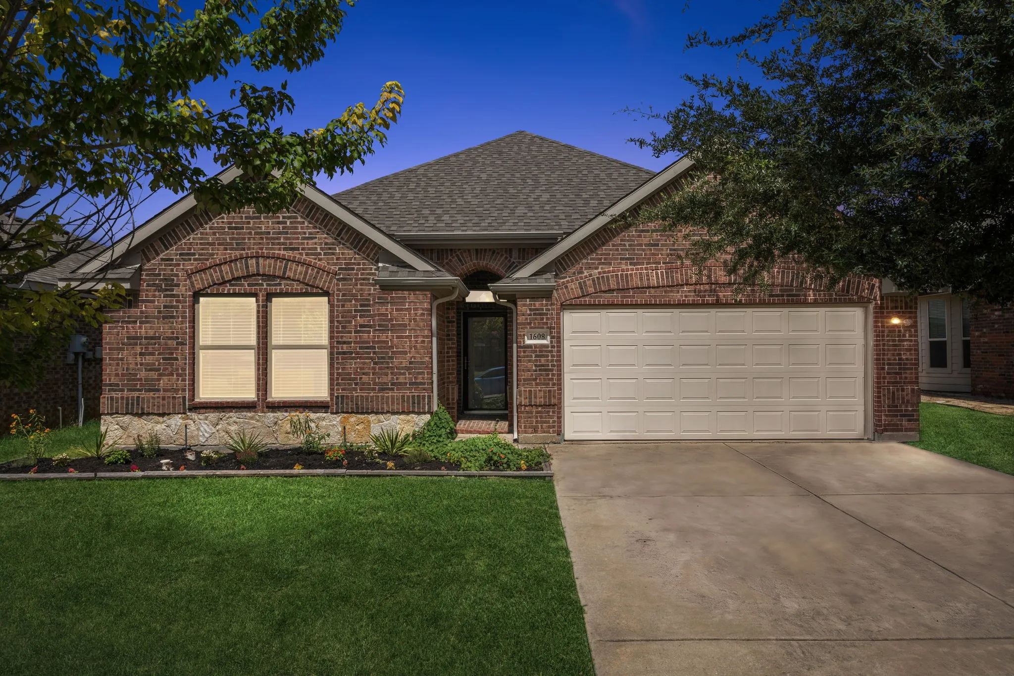 Single Family Residence For Sale in Collin County , 1608 Black Willow Trail, Anna, Texas 75409, 3 Bedrooms, 2 Bathrooms, 2 Garage spaces, 1,526 Sqft, built in 2011, Price $269,999, mls#21317287, Real Estate Agent in Anna, Homes For Sale in Collin county, Homes For Sale in Anna, Realtor in Anna Texas, Real Estate Brokerage Independent Realty Texas, Luminita Cordes Realtor