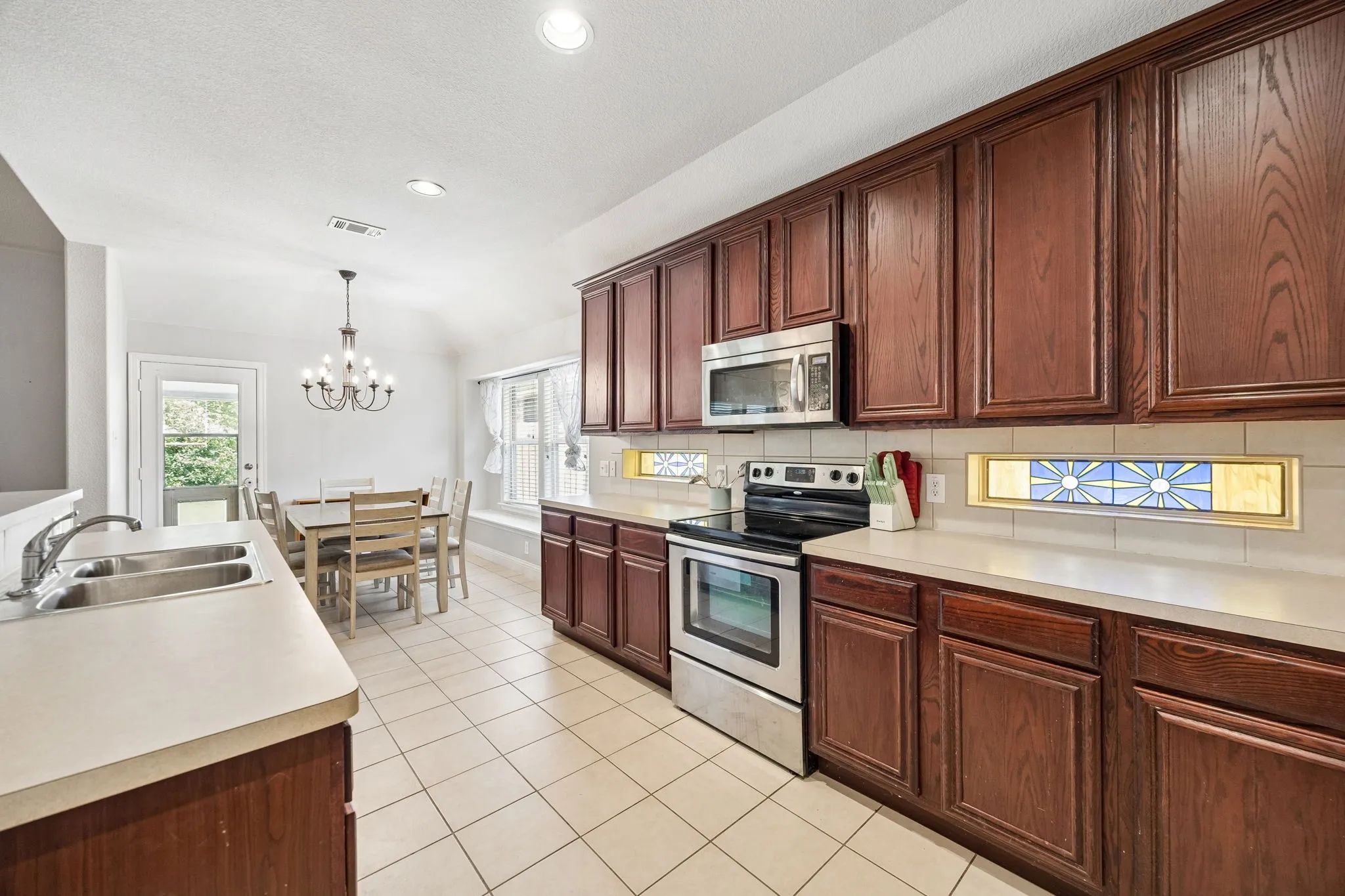 Single Family Residence For Sale in Collin County , 1608 Black Willow Trail, Anna, Texas 75409, 3 Bedrooms, 2 Bathrooms, 2 Garage spaces, 1,526 Sqft, built in 2011, Price $269,999, mls#21317287, Real Estate Agent in Anna, Homes For Sale in Collin county, Homes For Sale in Anna, Realtor in Anna Texas, Real Estate Brokerage Independent Realty Texas, Luminita Cordes Realtor