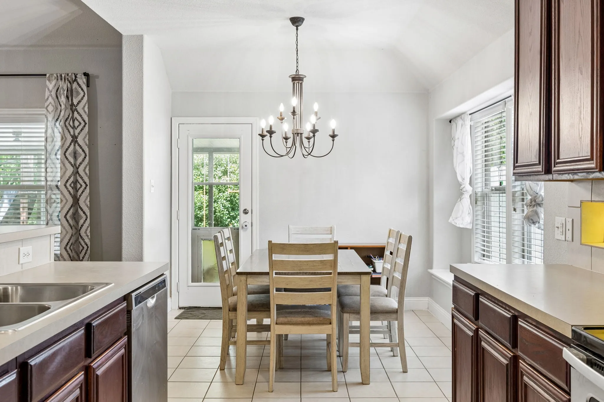 Single Family Residence For Sale in Collin County , 1608 Black Willow Trail, Anna, Texas 75409, 3 Bedrooms, 2 Bathrooms, 2 Garage spaces, 1,526 Sqft, built in 2011, Price $269,999, mls#21317287, Real Estate Agent in Anna, Homes For Sale in Collin county, Homes For Sale in Anna, Realtor in Anna Texas, Real Estate Brokerage Independent Realty Texas, Luminita Cordes Realtor