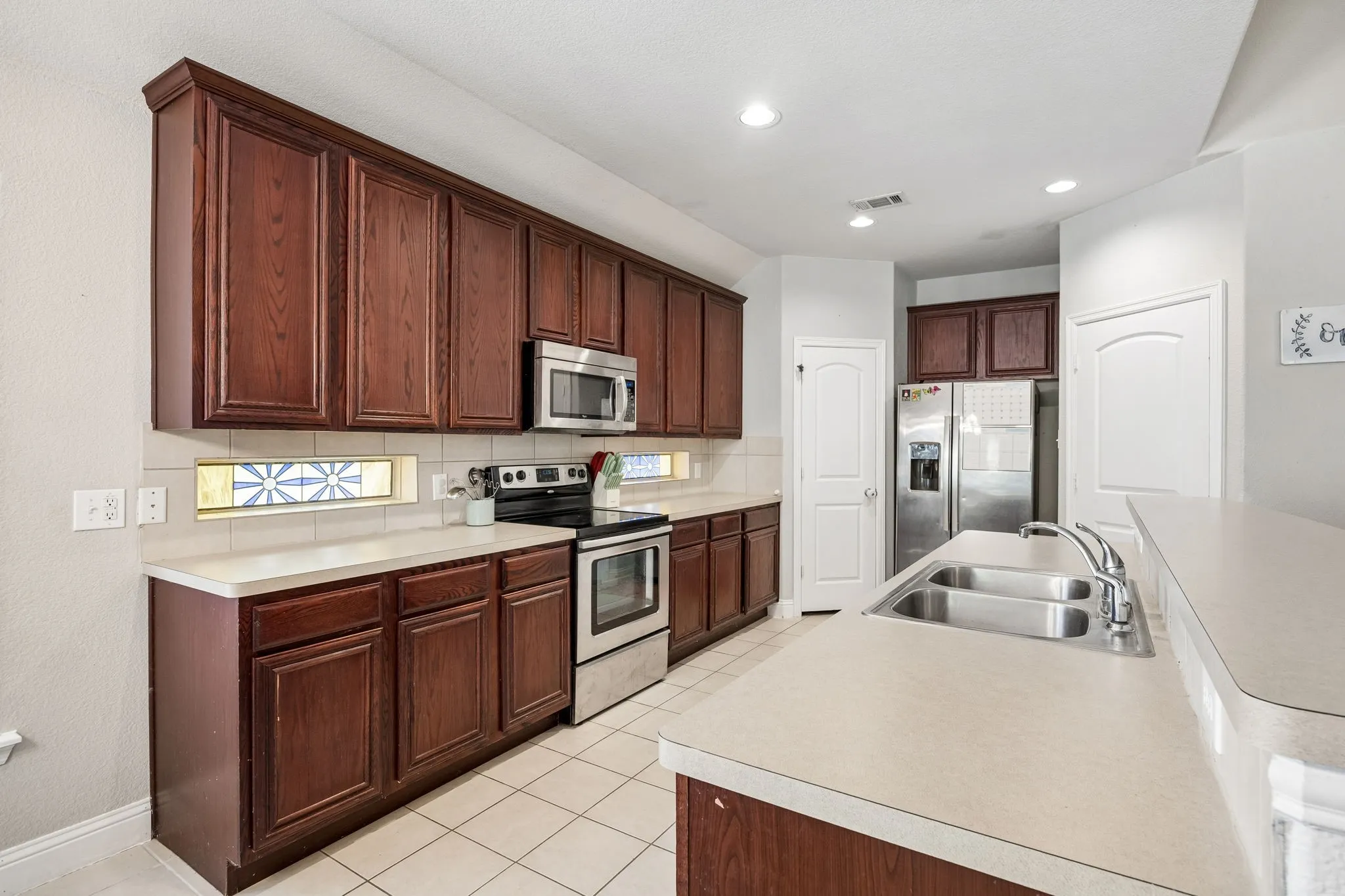 Single Family Residence For Sale in Collin County , 1608 Black Willow Trail, Anna, Texas 75409, 3 Bedrooms, 2 Bathrooms, 2 Garage spaces, 1,526 Sqft, built in 2011, Price $269,999, mls#21317287, Real Estate Agent in Anna, Homes For Sale in Collin county, Homes For Sale in Anna, Realtor in Anna Texas, Real Estate Brokerage Independent Realty Texas, Luminita Cordes Realtor